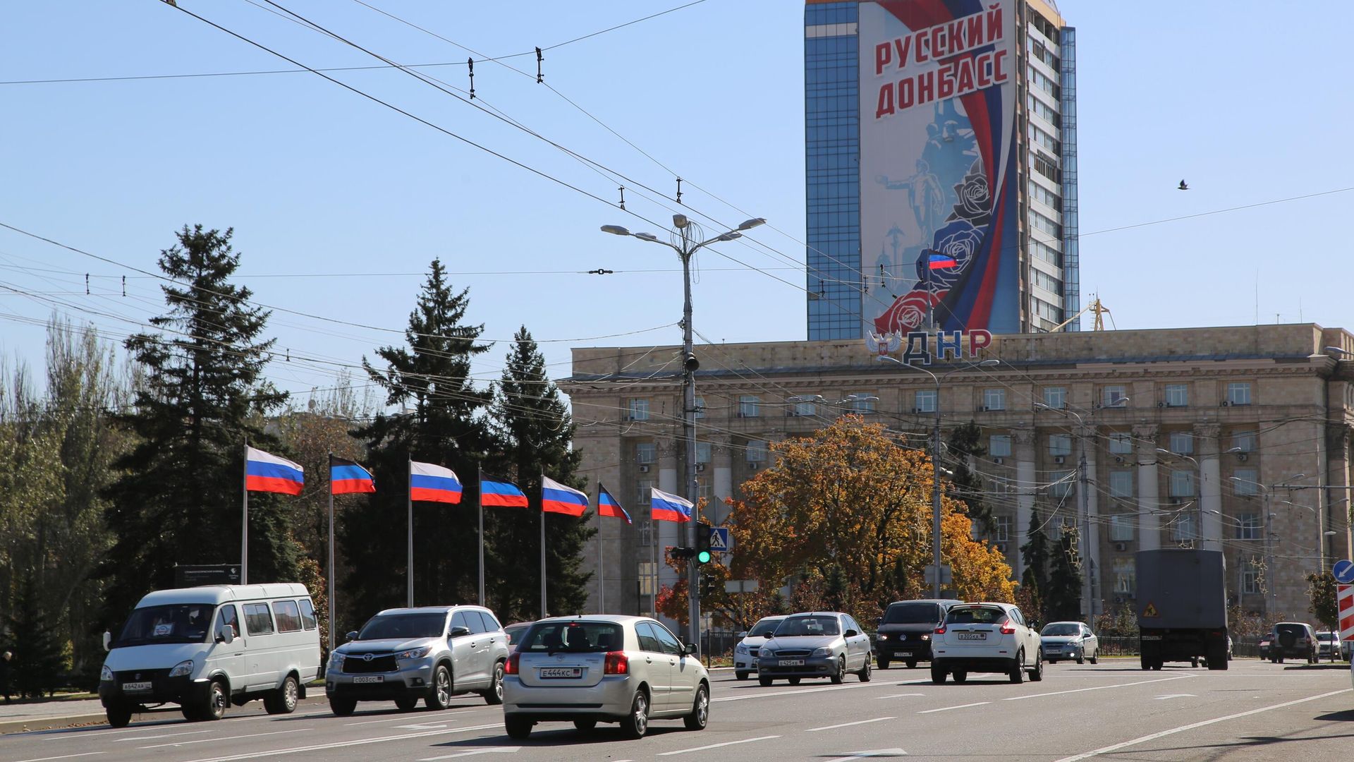 Российские флаги на площади Ленина в центре Донецка Российские флаги на площади Ленина в центре Донецка - РИА Новости, 1920, 06.10.2022