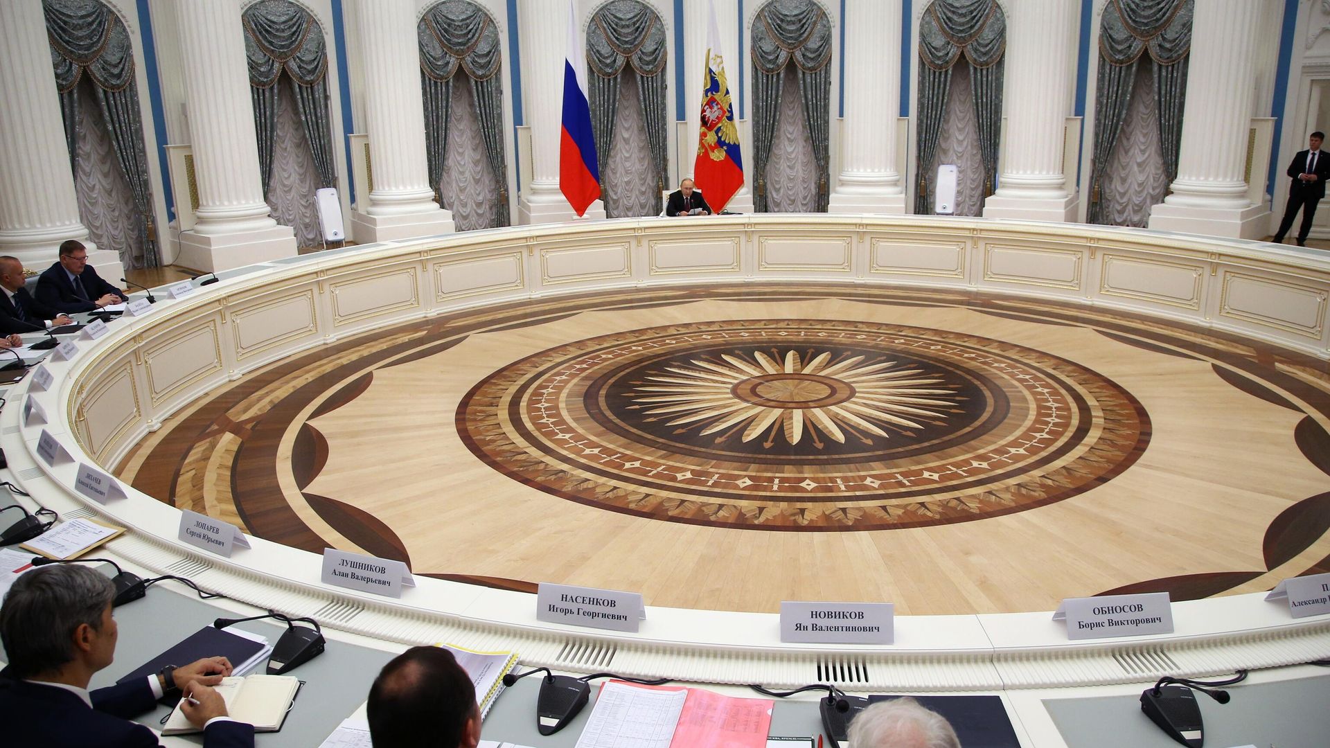 Президент РФ Владимир Путин проводит совещание с руководителями предприятий ОПК России Президент РФ Владимир Путин проводит совещание с руководителями предприятий ОПК России - РИА Новости, 1920, 20.09.2022