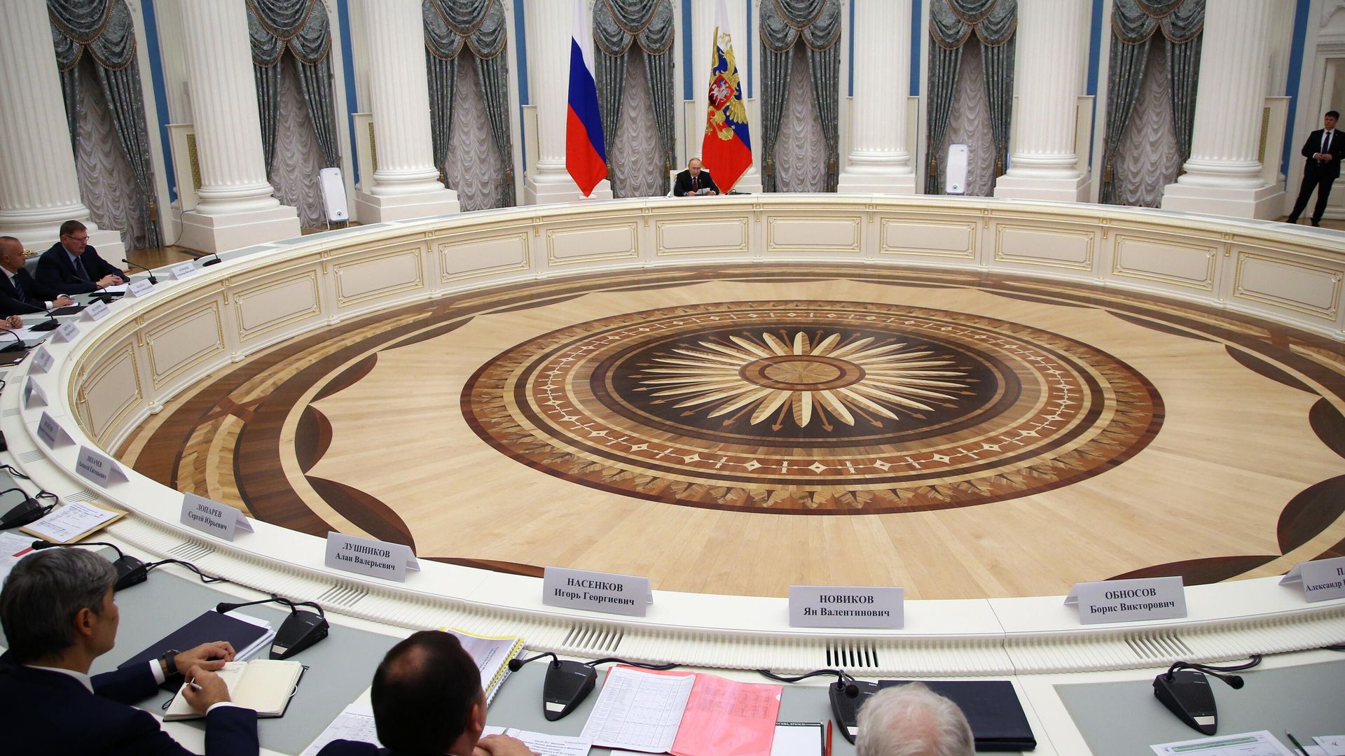 Президент РФ Владимир Путин проводит совещание с руководителями предприятий ОПК России Президент РФ Владимир Путин проводит совещание с руководителями предприятий ОПК России - РИА Новости, 1920, 20.09.2022