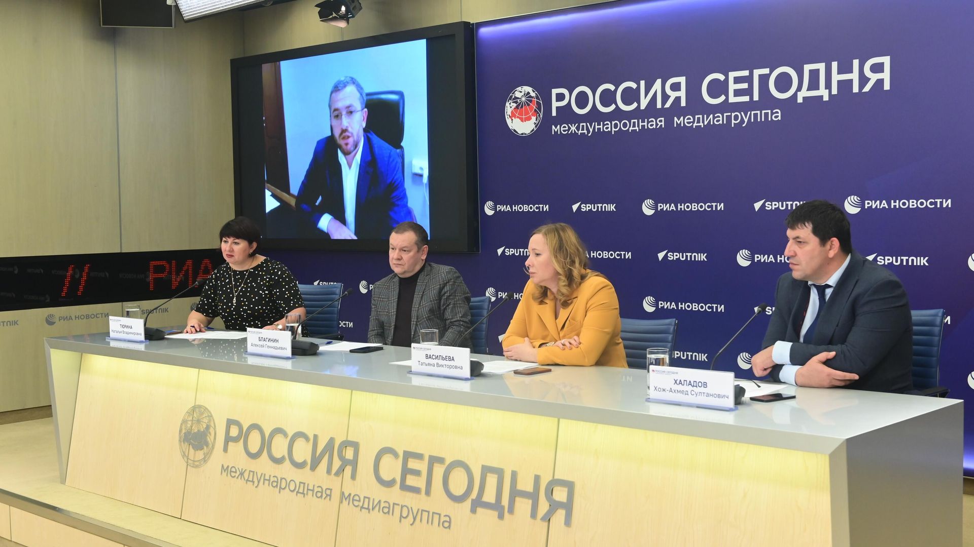 Круглый стол на тему: Педагогические вузы – агенты прогрессивных изменений в образовании Круглый стол на тему: Педагогические вузы – агенты прогрессивных изменений в образовании - РИА Новости, 1920, 21.09.2022