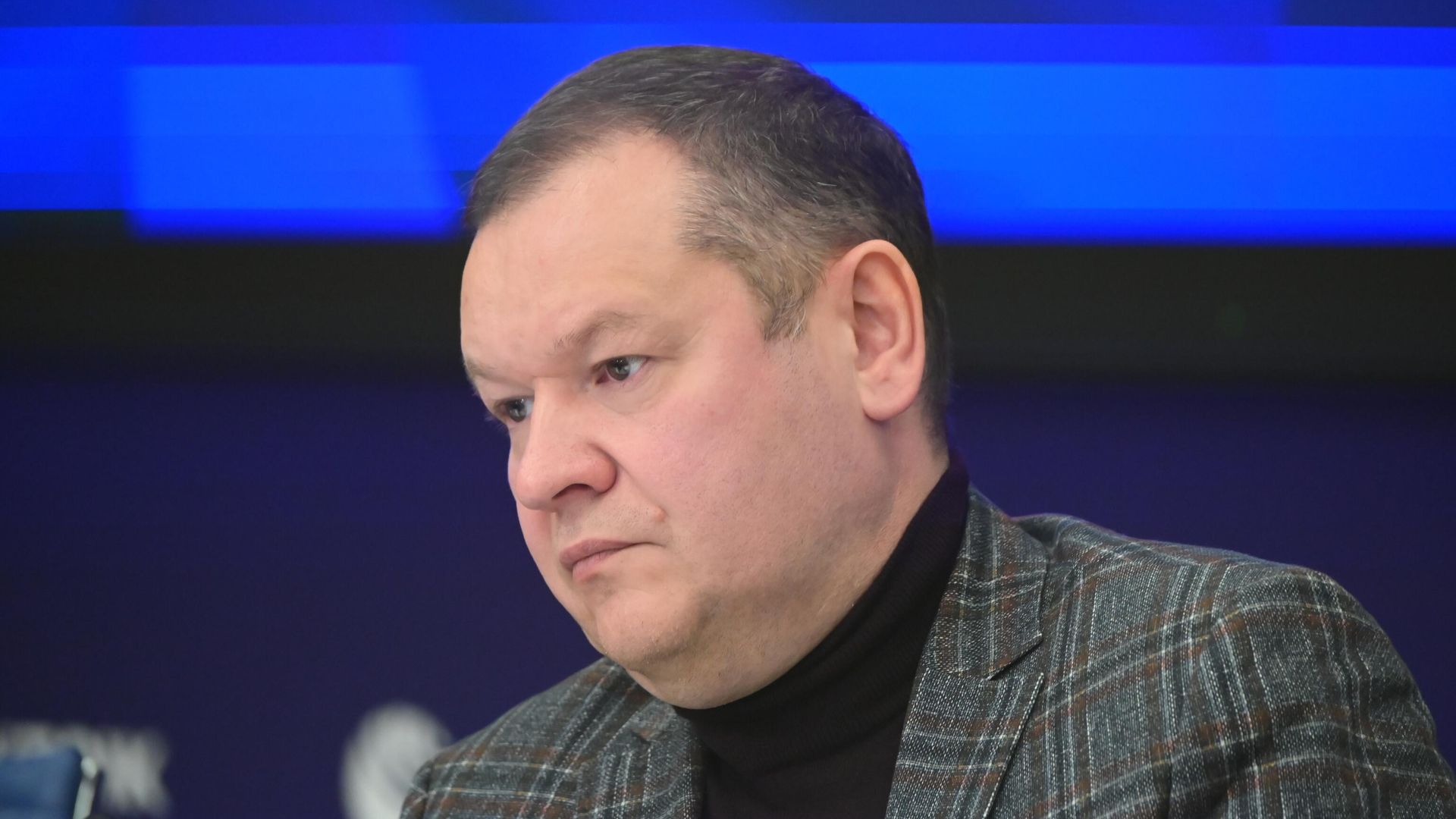 Директор Департамента подготовки, профессионального развития и социального обеспечения педагогических работников Министерства просвещения РФ Алексей Благинин во время круглого стола Директор Департамента подготовки, профессионального развития и социального обеспечения педагогических работников Министерства просвещения РФ Алексей Благинин во время круглого стола - РИА Новости, 1920, 20.09.2022