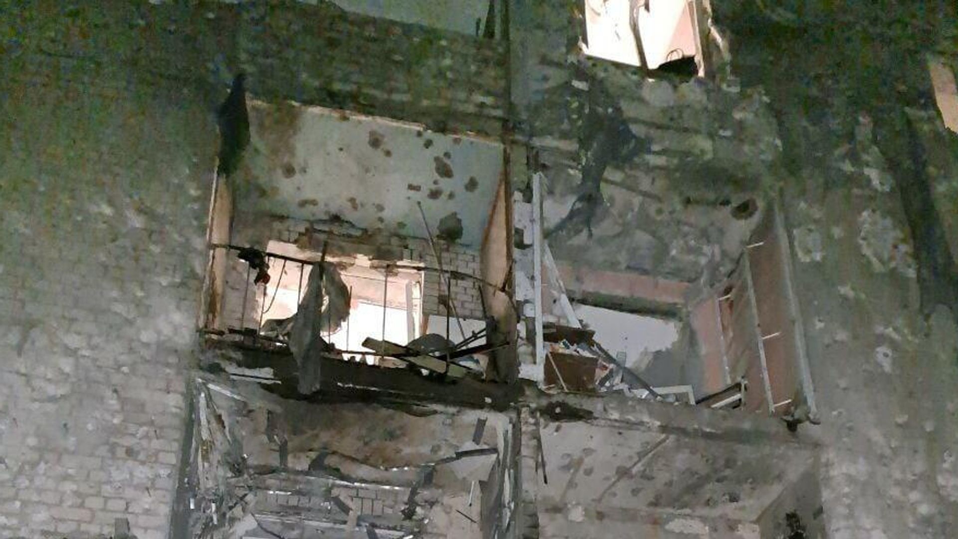 Украинские войска нанесли ракетный удар по жилому массиву в Новой Каховке Украинские войска нанесли ракетный удар по жилому массиву в Новой Каховке - РИА Новости, 1920, 08.10.2022