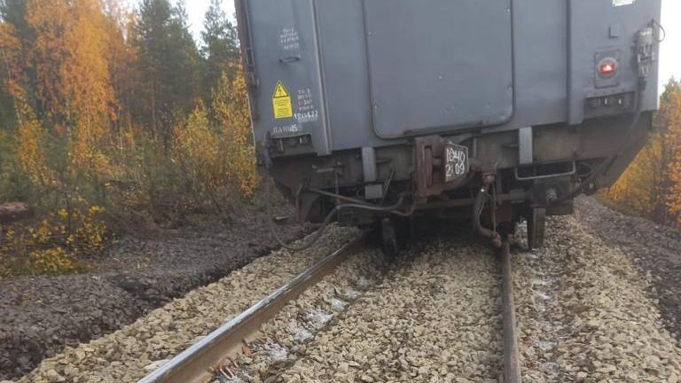 Схода вагонов пассажирского поезда в Мурманской области Схода вагонов пассажирского поезда в Мурманской области