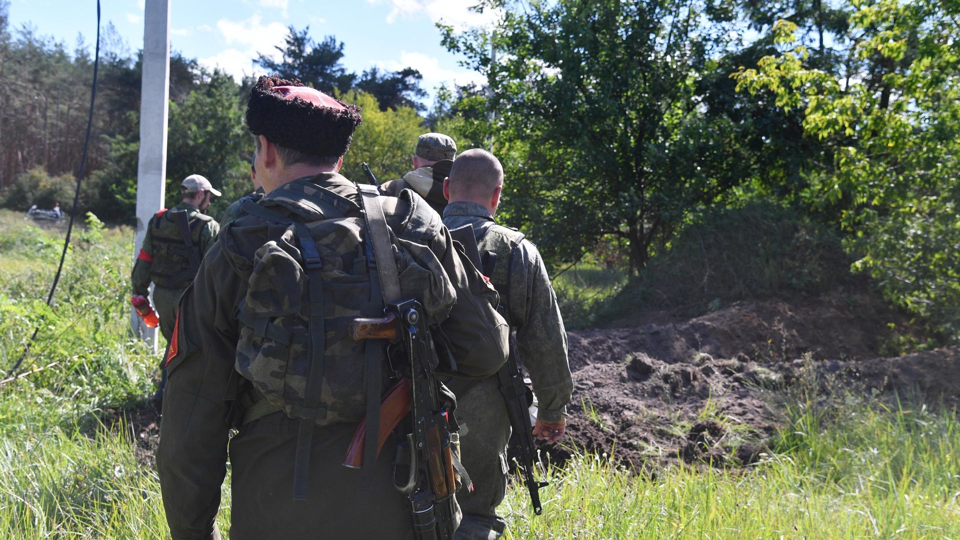 Бойцы 208-го казачьего полка Народной милиции ЛНР на окраинах Красного Лимана Бойцы 208-го казачьего полка Народной милиции ЛНР на окраинах Красного Лимана - РИА Новости, 1920, 09.10.2022
