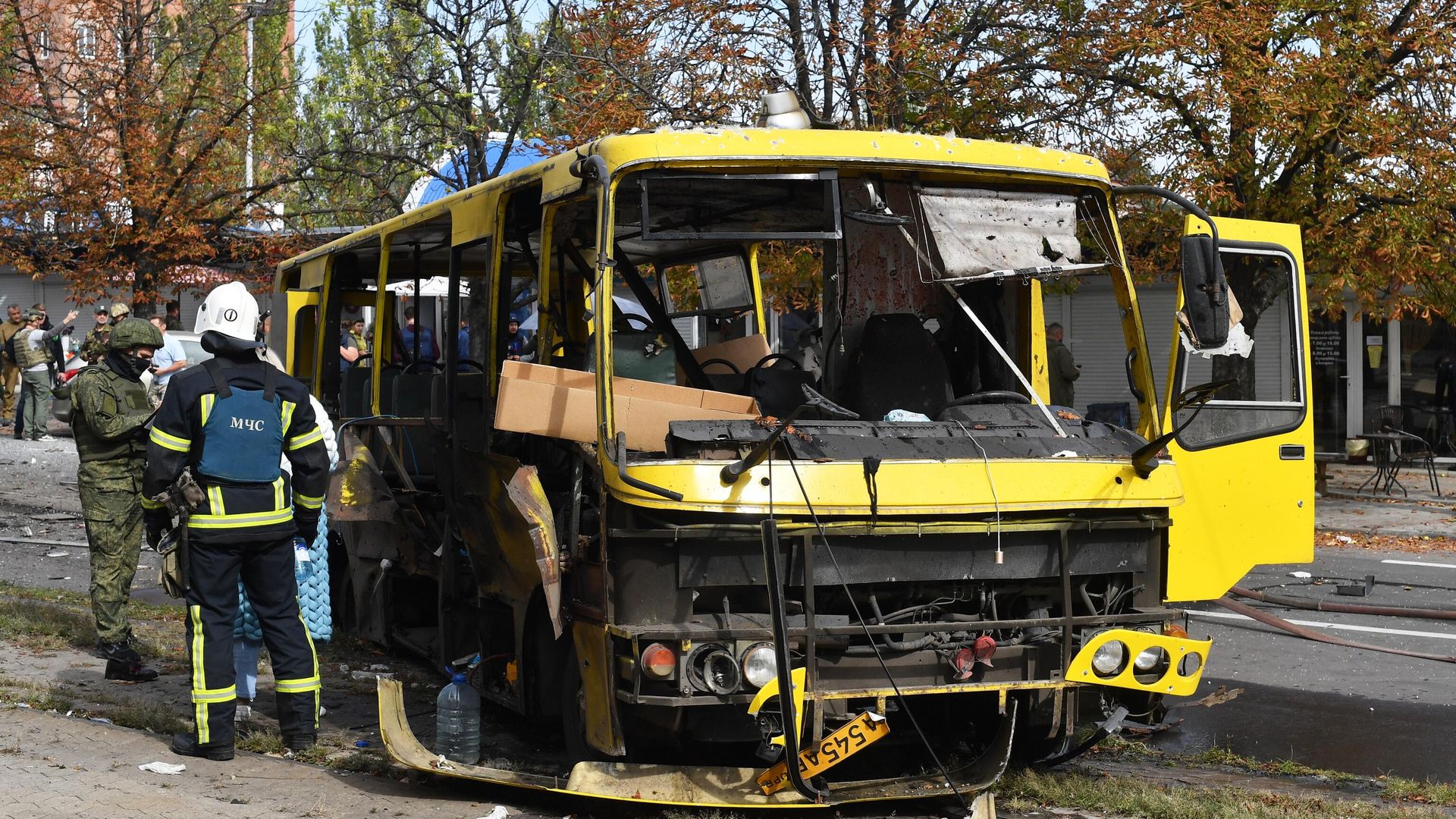 Автобус, уничтоженный в результате обстрела со стороны ВСУ, в Ворошиловском районе Донецка Автобус, уничтоженный в результате обстрела со стороны ВСУ, в Ворошиловском районе Донецка - РИА Новости, 1920, 22.09.2022