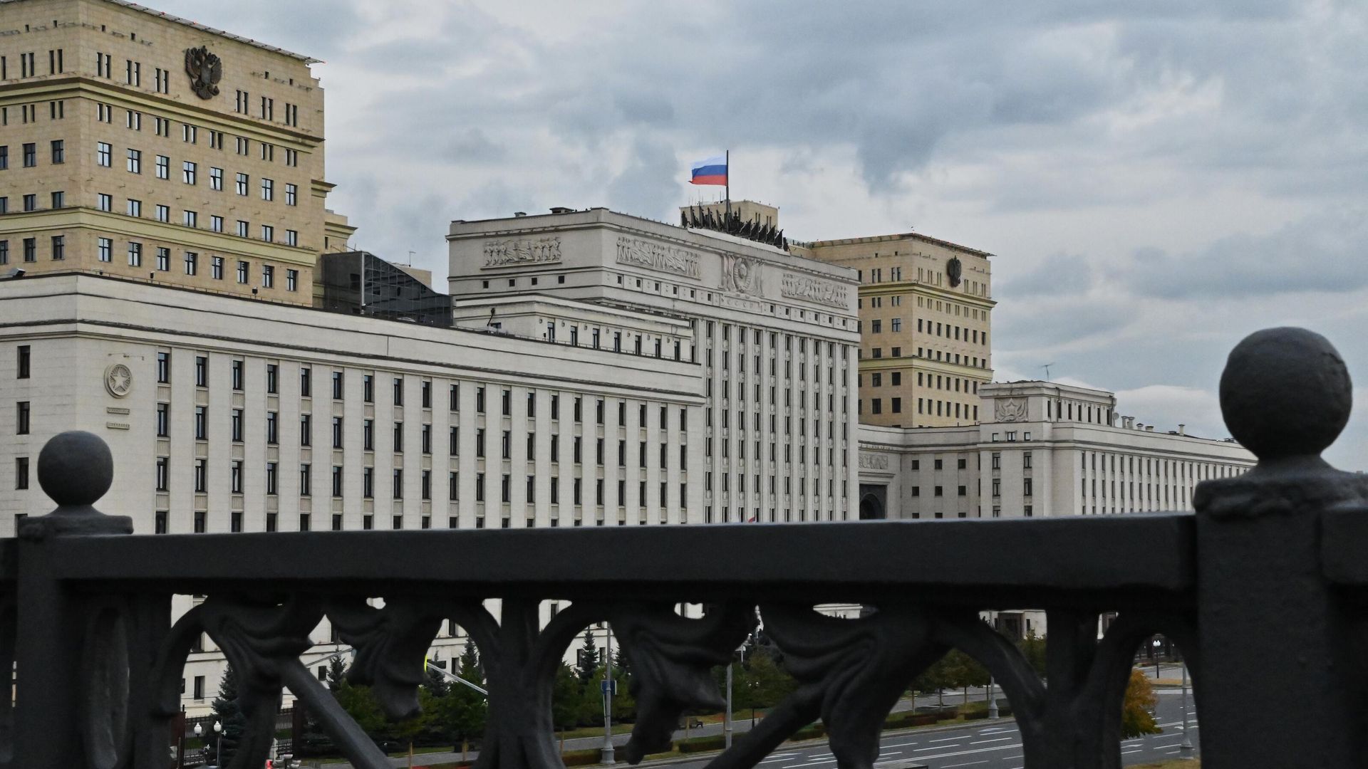 Здание Министерства обороны России на Фрунзенской набережной в Москве Здание Министерства обороны России на Фрунзенской набережной в Москве - РИА Новости, 1920, 06.04.2025