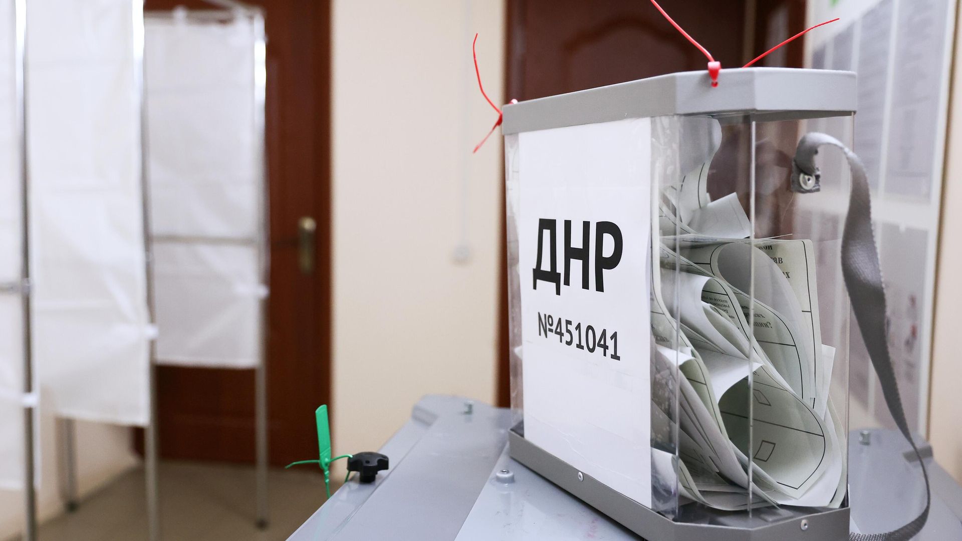 Избирательная урна на референдуме о присоединении ДНР к России Избирательная урна на референдуме о присоединении ДНР к России - РИА Новости, 1920, 24.09.2022