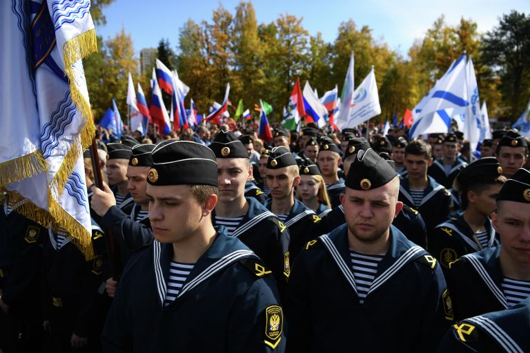 Митинг-концерт в Центральном парке в Новосибирске в поддержку президента РФ Владимира Путина и проведения референдумов в ДНР, ЛНР, Херсонской и Запорожской областях о вхождении в состав России