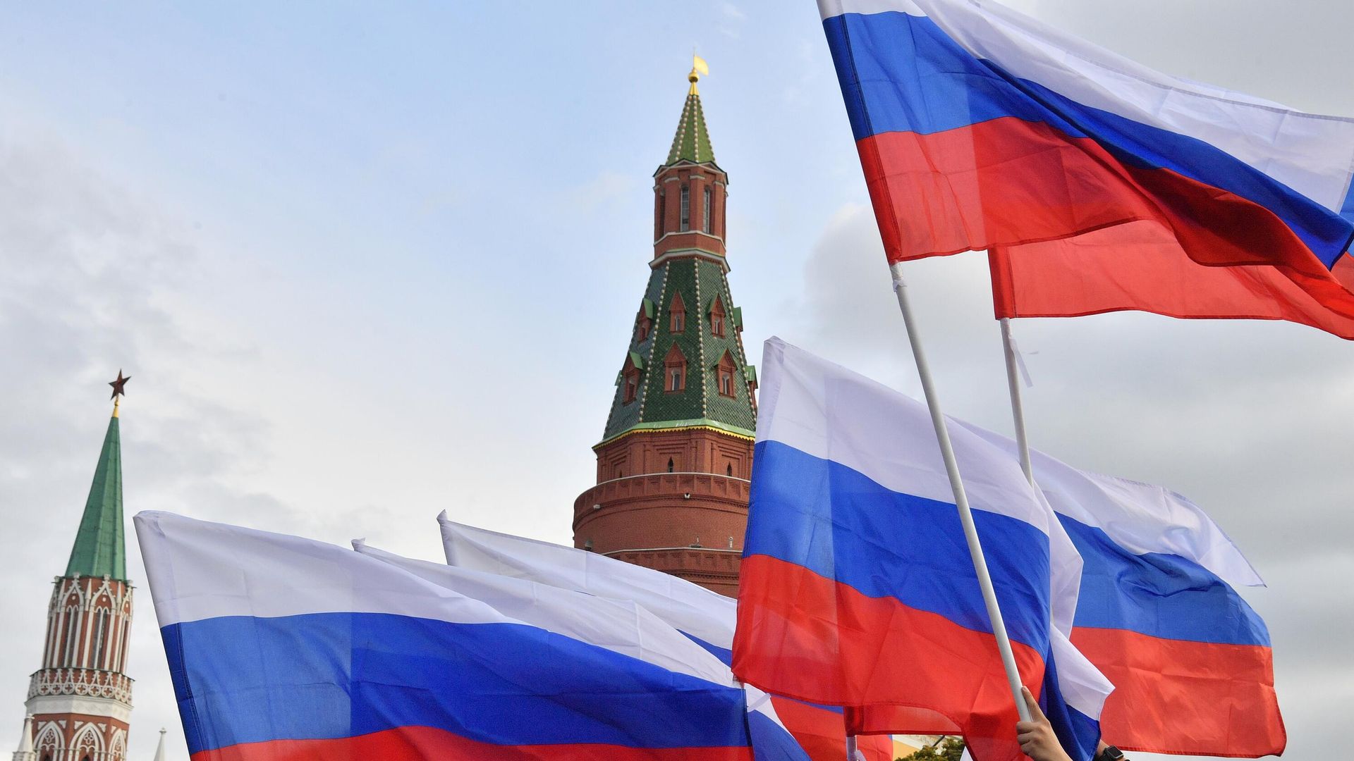 Флаги России на Манежной площади в Москве Флаги России на Манежной площади в Москве - РИА Новости, 1920, 25.03.2023