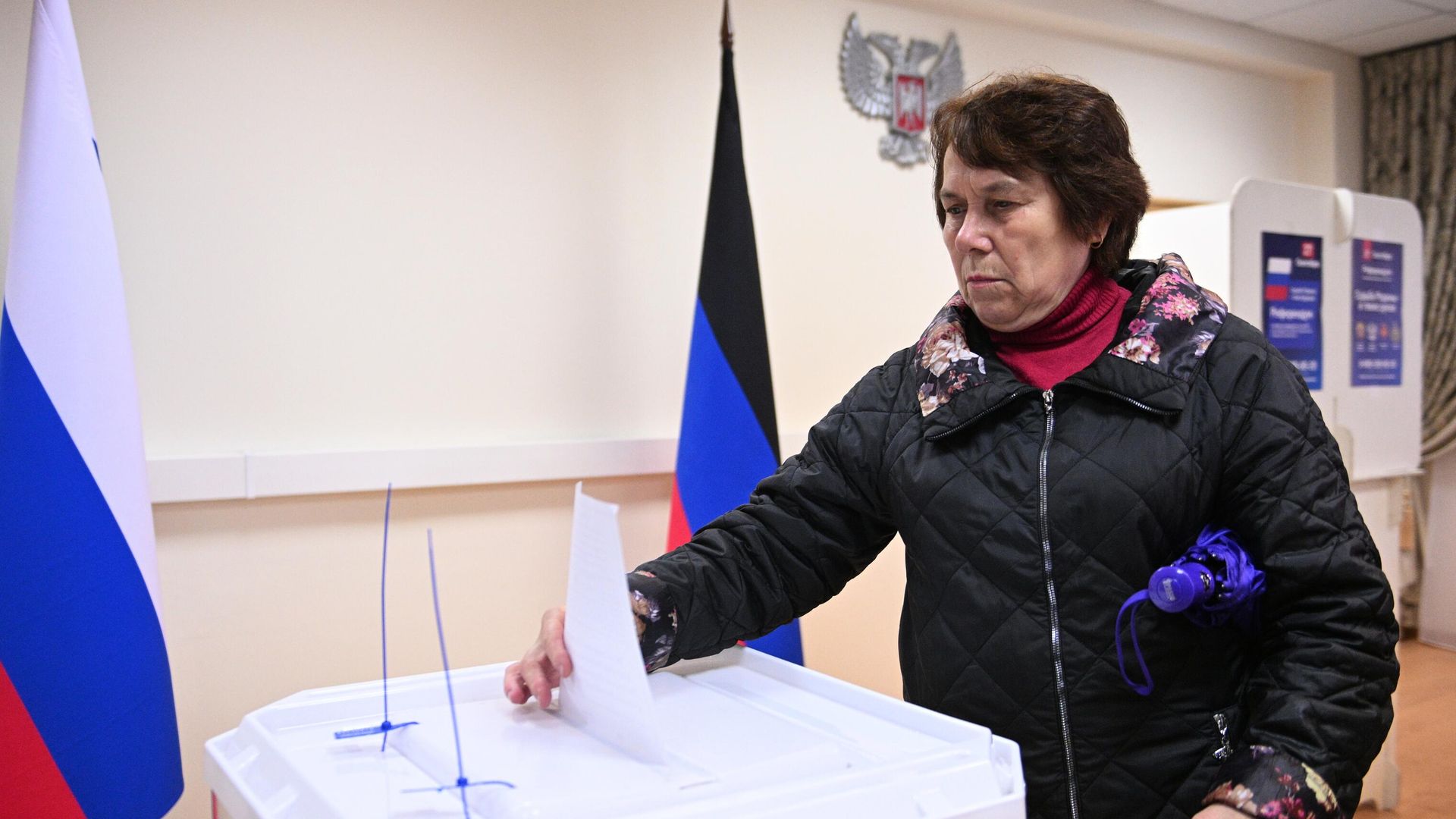 Женщина голосует на референдуме Женщина голосует на референдуме - РИА Новости, 1920, 24.09.2022