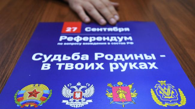На референдуме на избирательном участке в посольстве ДНР в Москве На референдуме на избирательном участке в посольстве ДНР в Москве
