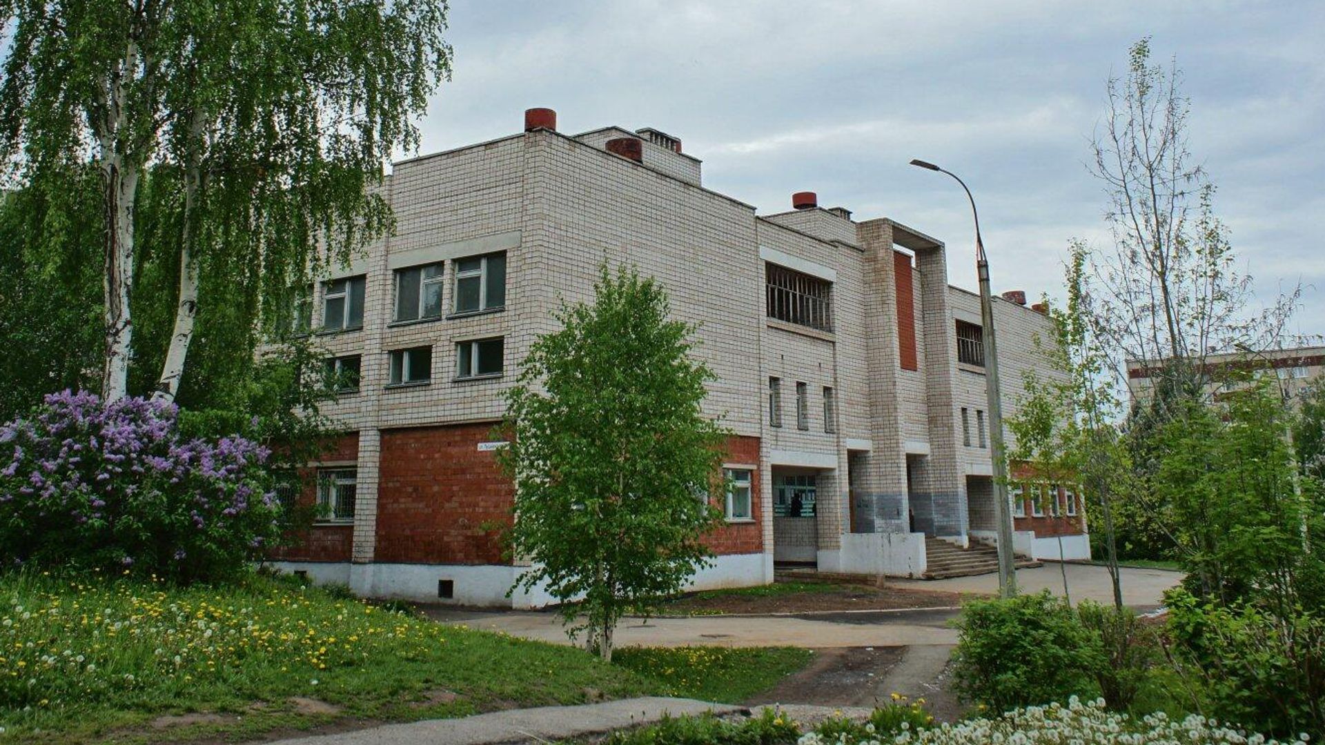Школа №88 в Ижевске Школа №88 в Ижевске - РИА Новости, 1920, 26.09.2022