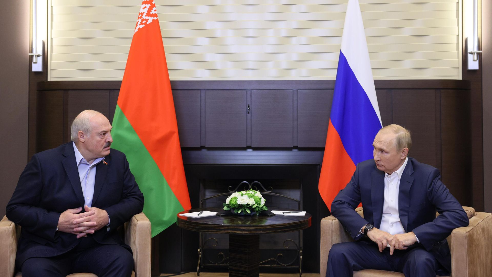 Президент России Владимир Путин и президент Белоруссии Александр Лукашенко Президент России Владимир Путин и президент Белоруссии Александр Лукашенко - РИА Новости, 1920, 07.10.2022