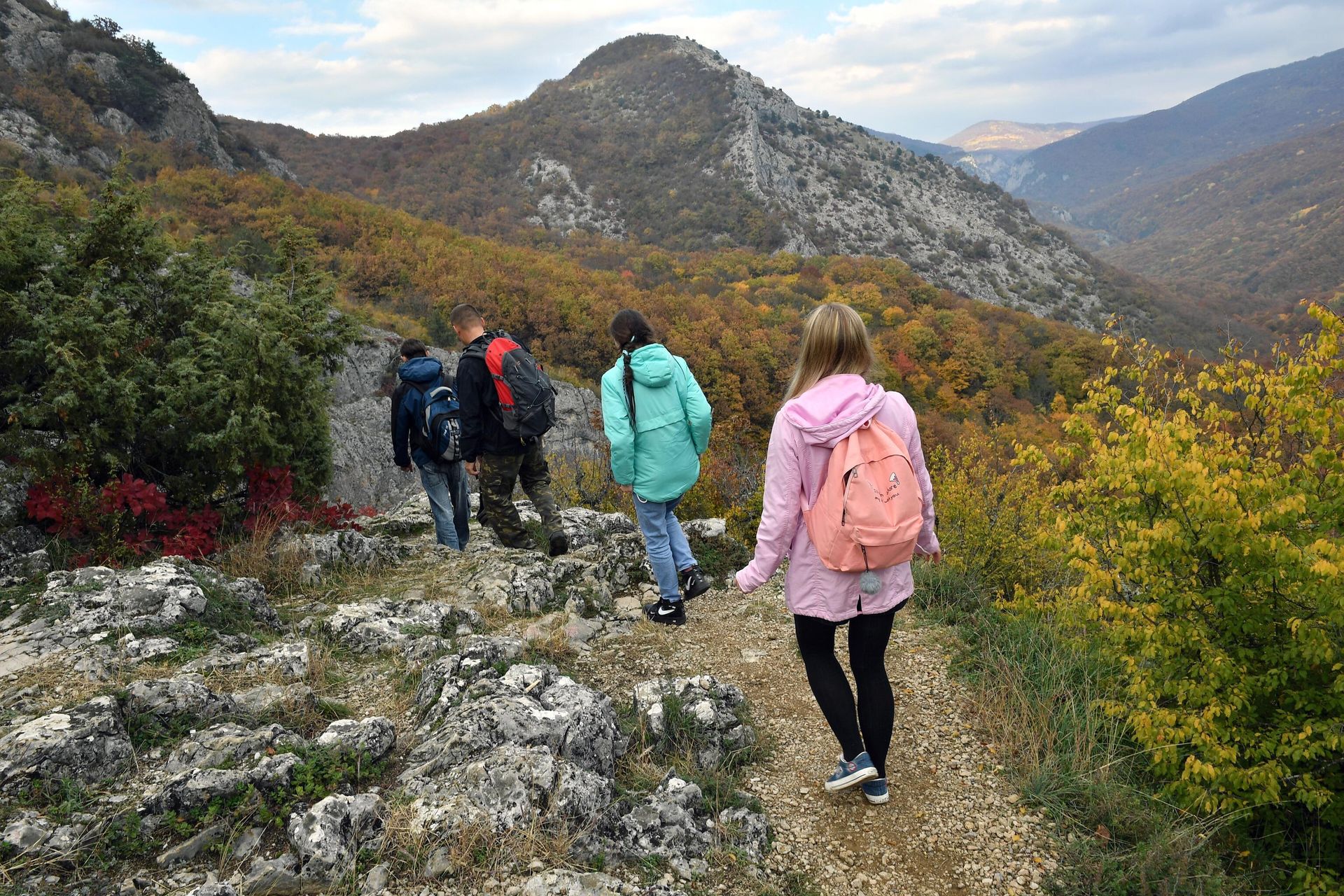 Туристы в Большом каньоне в Крыму Туристы в Большом каньоне в Крыму - РИА Новости, 1920, 20.10.2022