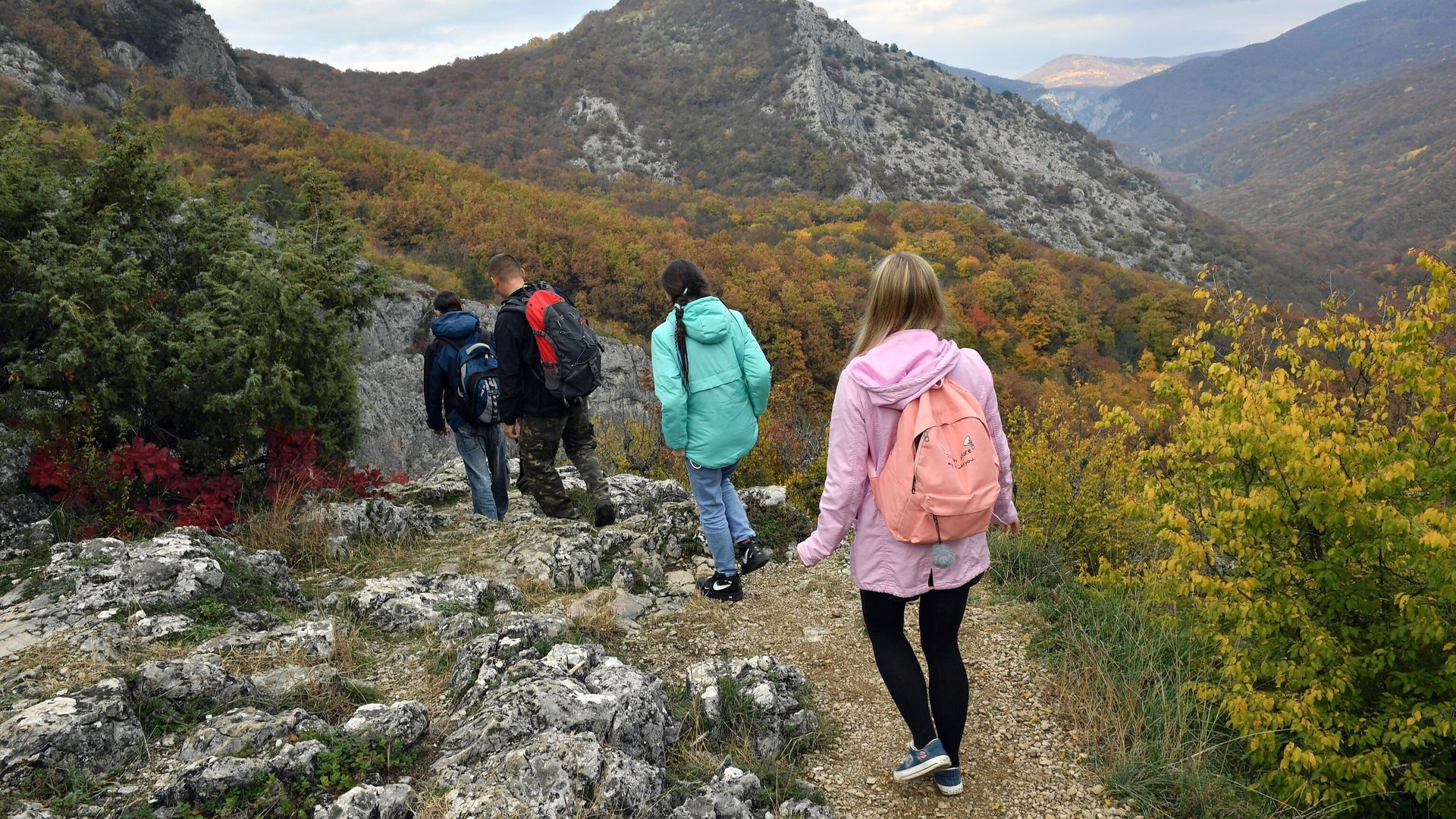 Туристы в Большом каньоне в Крыму Туристы в Большом каньоне в Крыму - РИА Новости, 1920, 01.10.2022