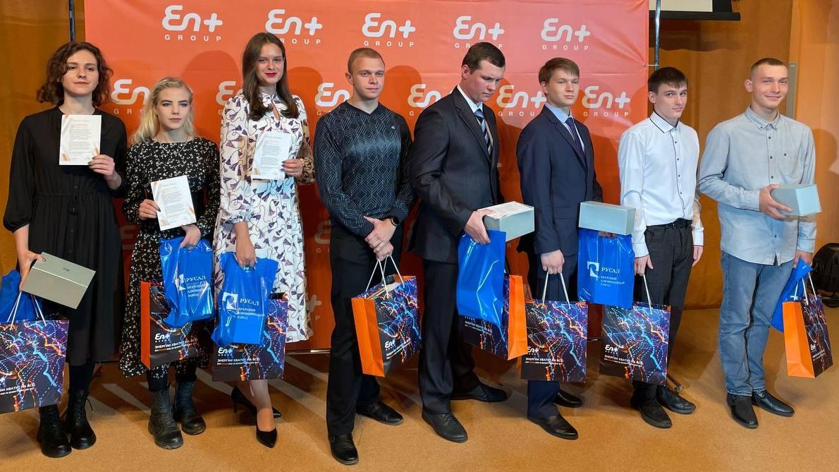 Награждение победителей корпоративной стипендиальной программы En+ Group Награждение победителей корпоративной стипендиальной программы En+ Group - РИА Новости, 1920, 27.09.2022