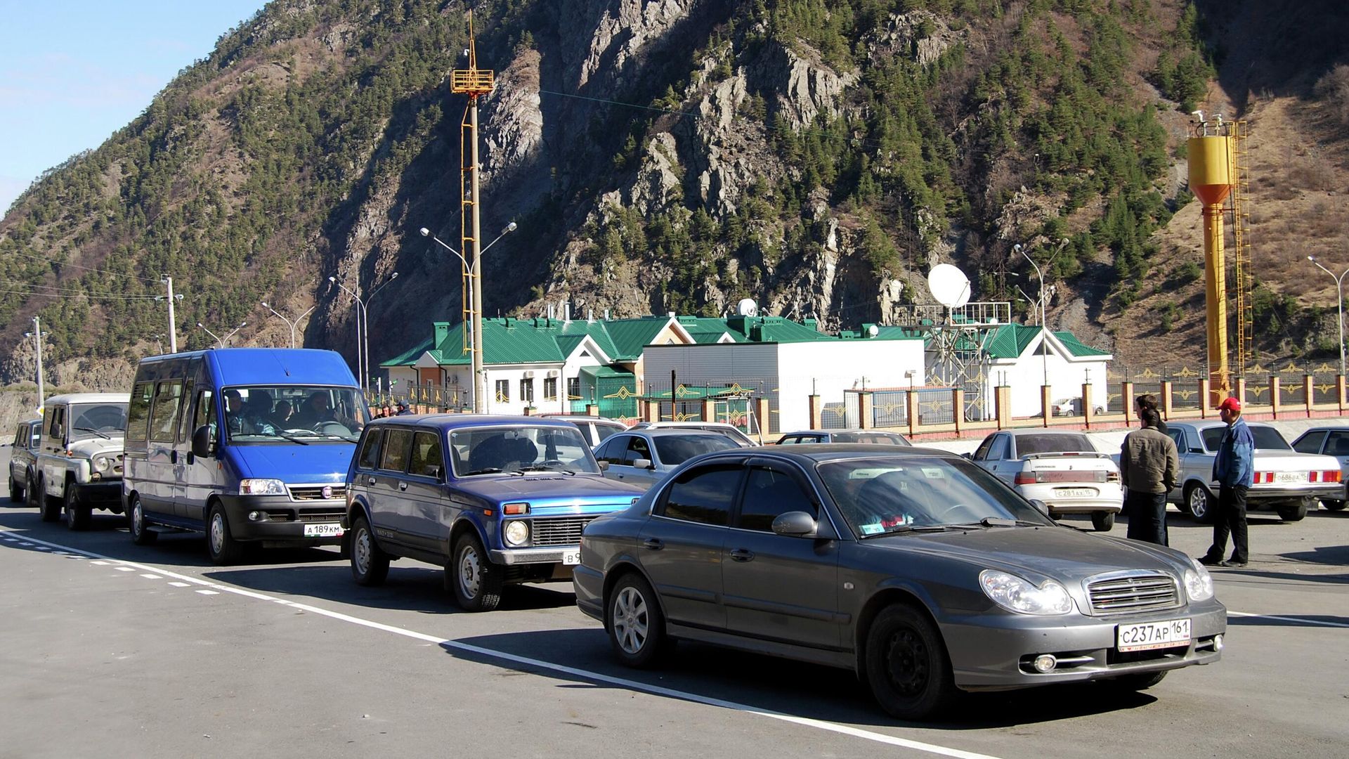Автомобильный пункт пропуска Верхний Ларс на грузино-российской границе Автомобильный пункт пропуска Верхний Ларс на грузино-российской границе - РИА Новости, 1920, 27.09.2022