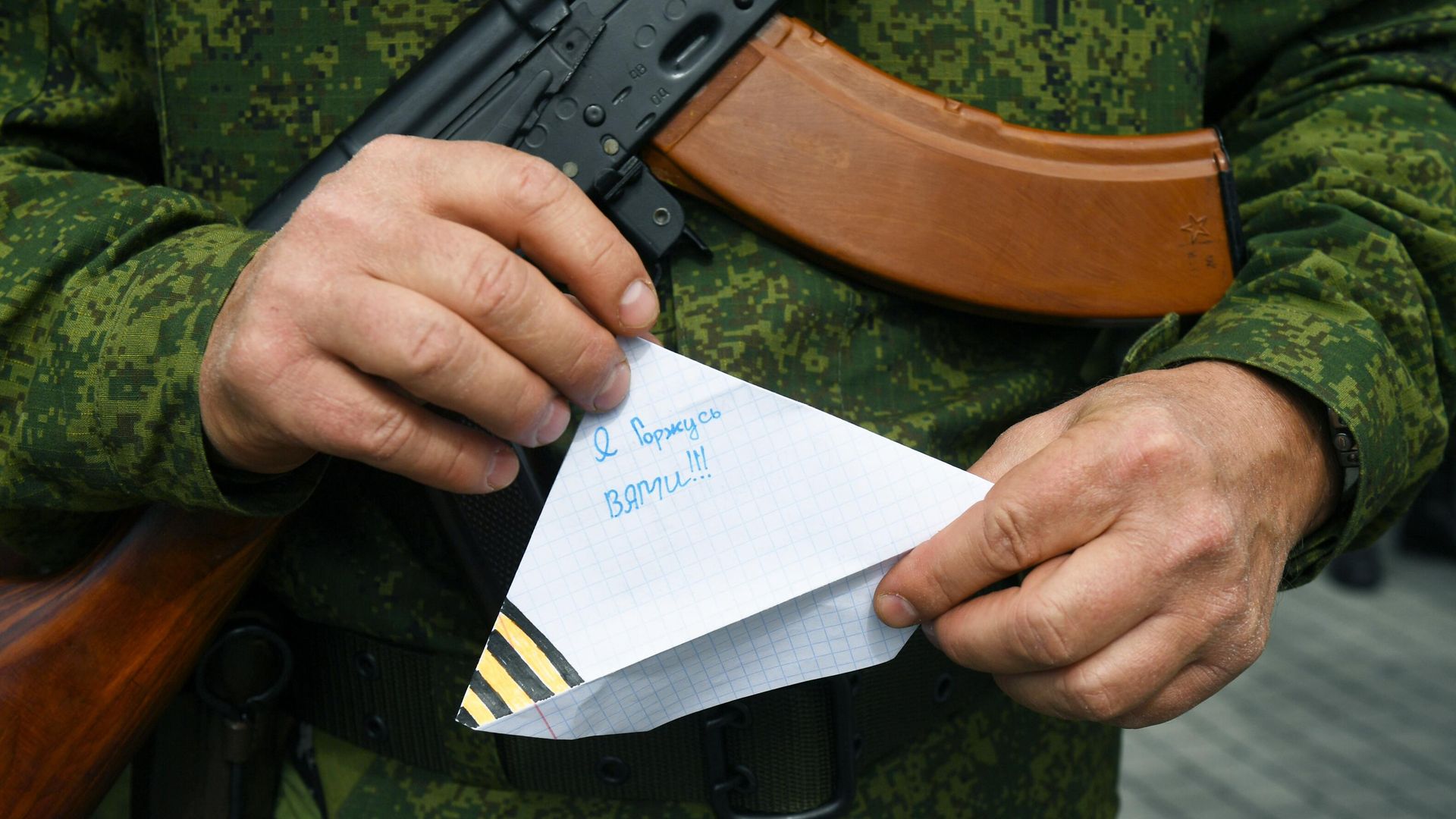 Мужчина, призванный на военную службу в ходе частичной мобилизации Мужчина, призванный на военную службу в ходе частичной мобилизации - РИА Новости, 1920, 28.09.2022