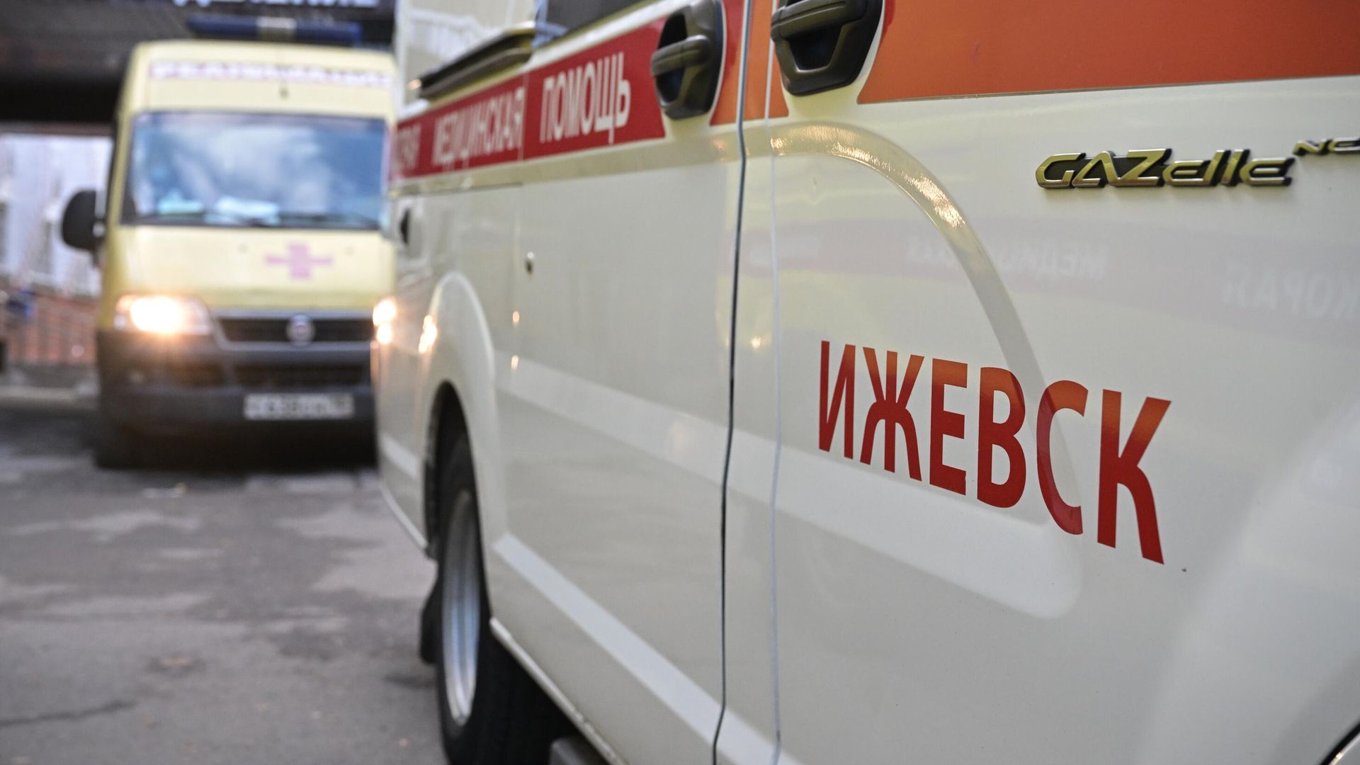 Машины скорой помощи у первой республиканской клинической больницы Ижевска Машины скорой помощи у первой республиканской клинической больницы Ижевска - РИА Новости, 1920, 03.10.2022