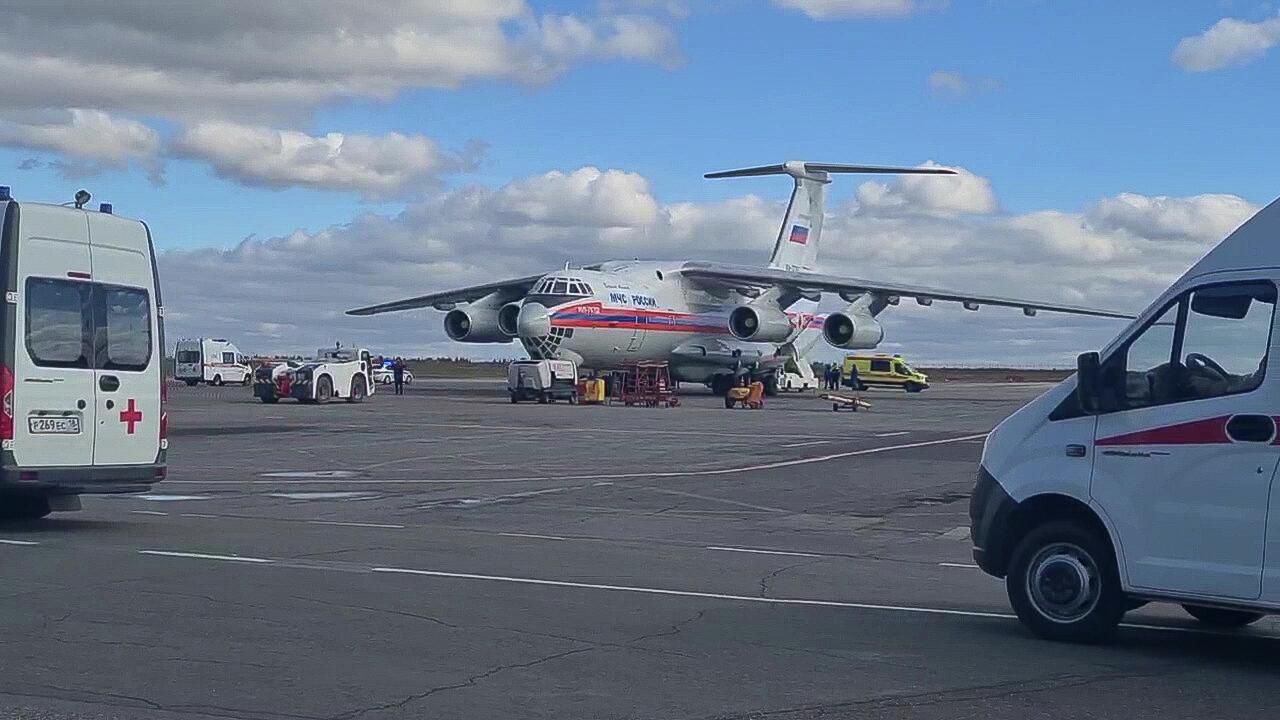 Самолет Ил-76 МЧС России, прибывший в Ижевск для эвакуации в Москву пострадавших во время стрельбы в школе №88. 27 сентября 2022 Самолет Ил-76 МЧС России, прибывший в Ижевск для эвакуации в Москву пострадавших во время стрельбы в школе №88. 27 сентября 2022 - РИА Новости, 1920, 27.09.2022