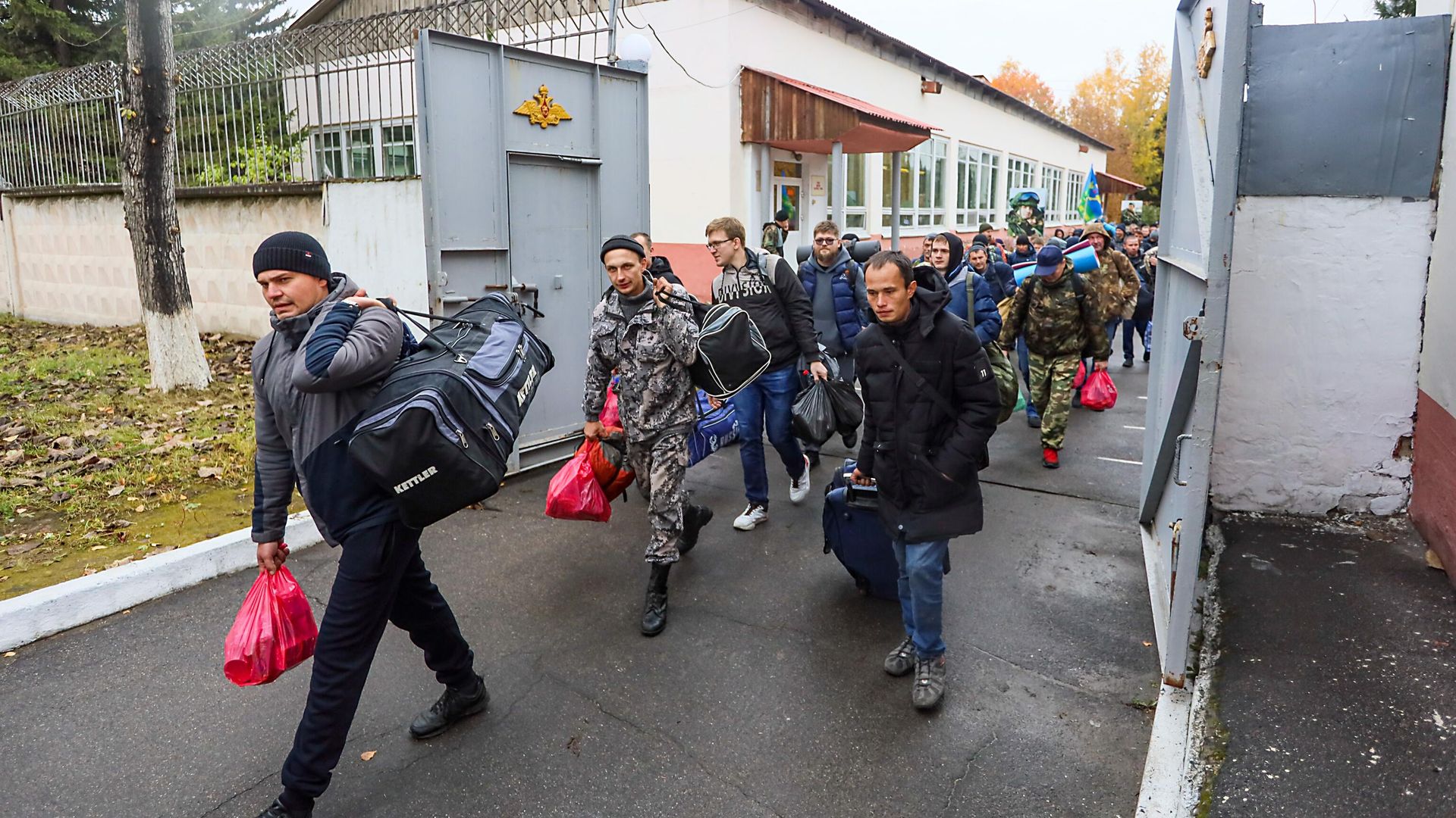 Мужчины, призванные на военную службу Мужчины, призванные на военную службу - РИА Новости, 1920, 28.09.2022