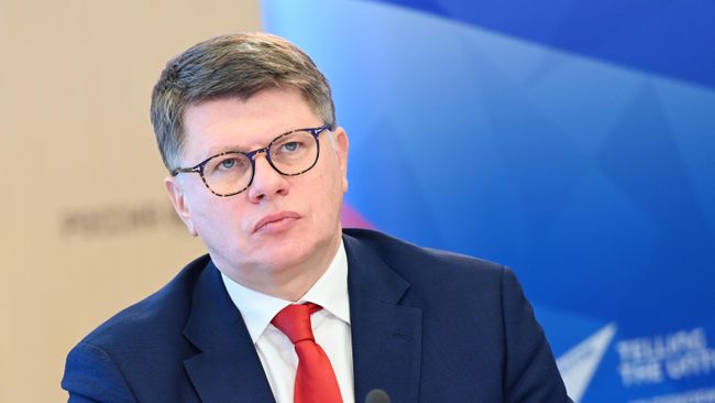 Исполнительный директор Российской федерации хоккея Дмитрий Курбатов 