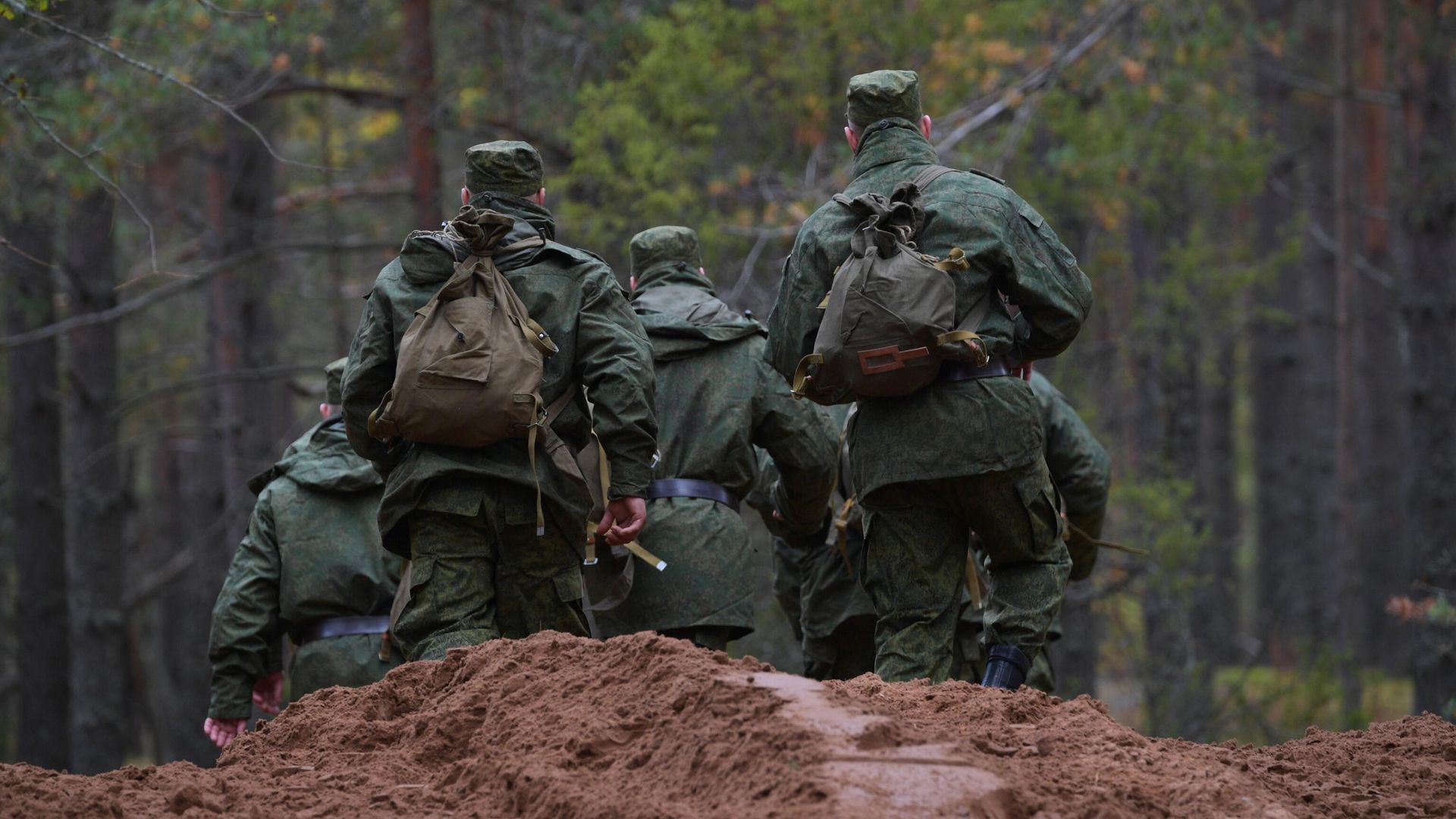 Мобилизованные граждане во время занятий по боевой подготовке на базе военного полигона в Ленинградской области Мобилизованные граждане во время занятий по боевой подготовке на базе военного полигона в Ленинградской области - РИА Новости, 1920, 03.10.2022