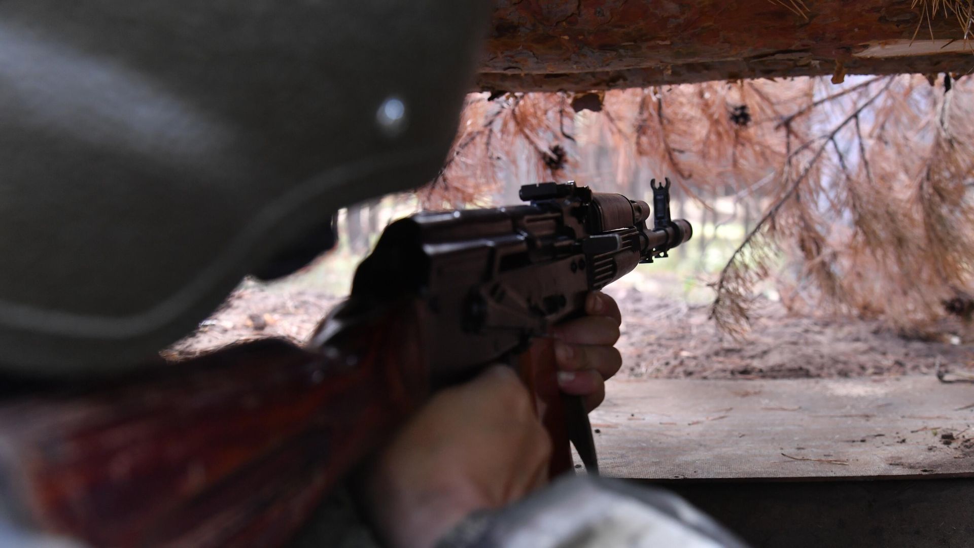 Боец казачьего полка Народной милиции ЛНР на окраинах Красного Лимана в ДНР Боец казачьего полка Народной милиции ЛНР на окраинах Красного Лимана в ДНР - РИА Новости, 1920, 08.10.2022
