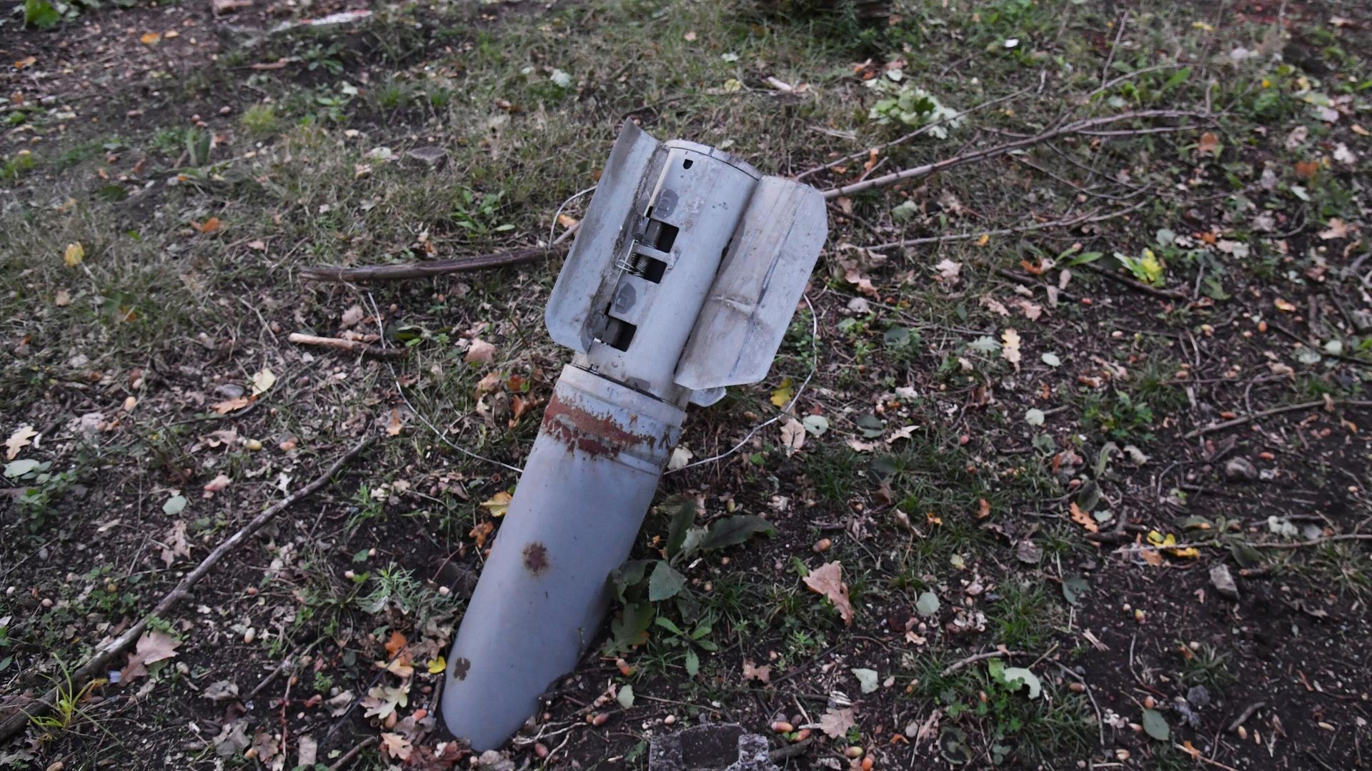 Остатки боеприпаса, выпущенного артиллерией ВСУ Остатки боеприпаса, выпущенного артиллерией ВСУ - РИА Новости, 1920, 16.10.2022