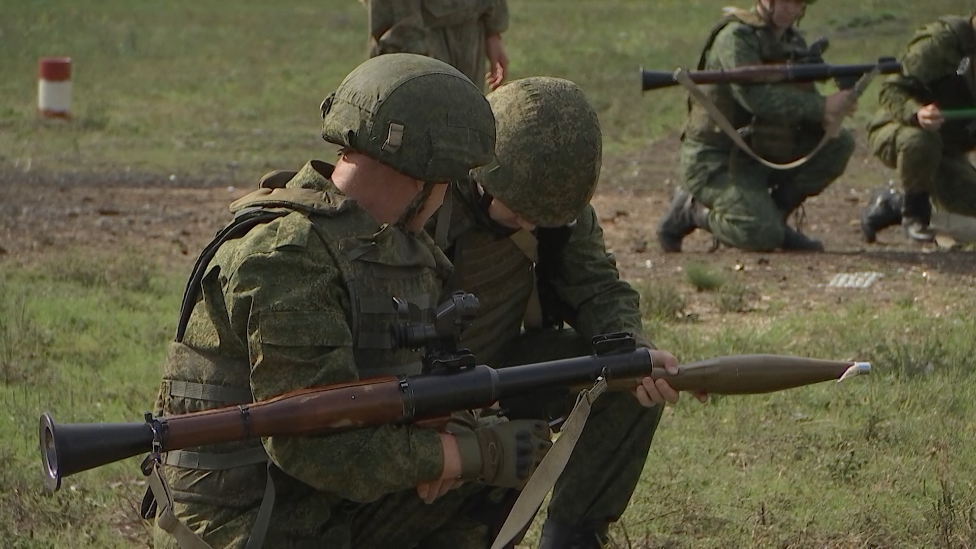 Боевое слаживание мобилизованных и добровольцев на полигонах Боевое слаживание мобилизованных и добровольцев на полигонах - РИА Новости, 1920, 29.09.2022