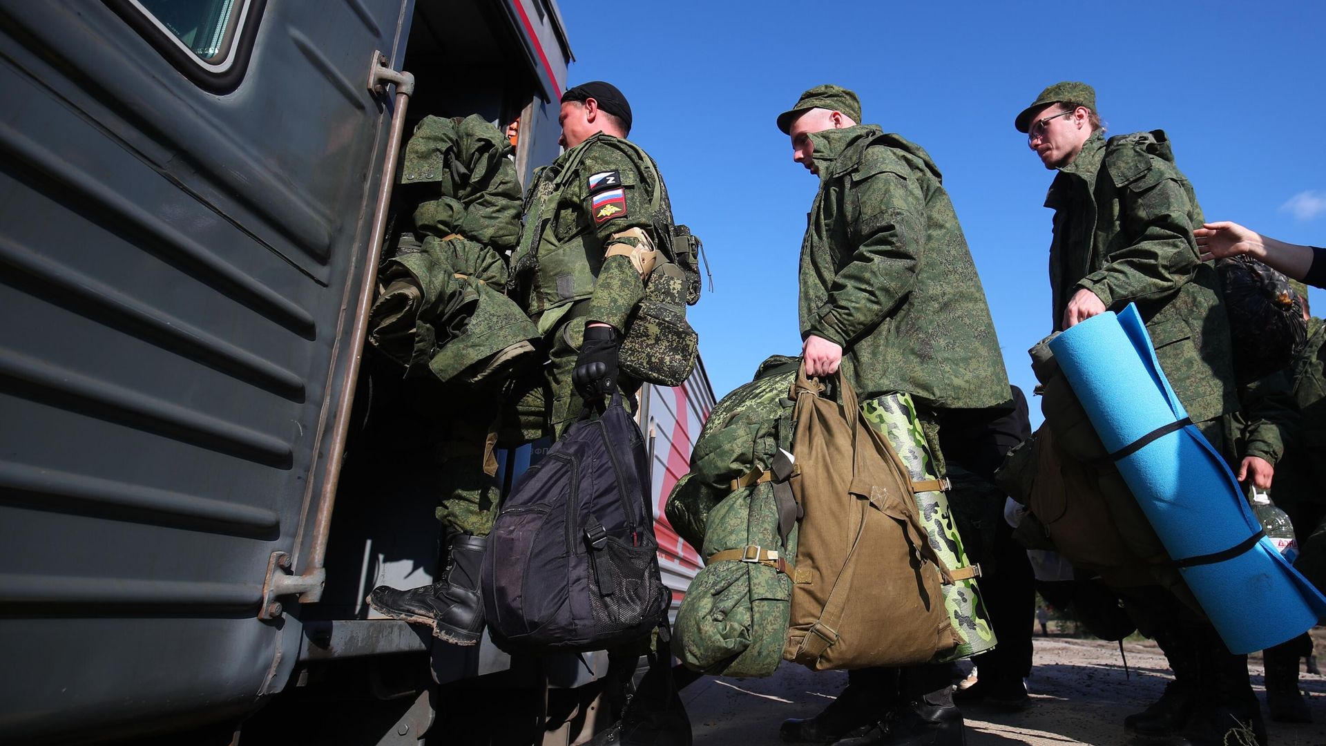 Мужчины, призванные на военную службу в ходе частичной мобилизации и прошедшие одиночную огневую подготовку на полигоне в Волгоградской области Мужчины, призванные на военную службу в ходе частичной мобилизации и прошедшие одиночную огневую подготовку на полигоне в Волгоградской области - РИА Новости, 1920, 07.10.2022