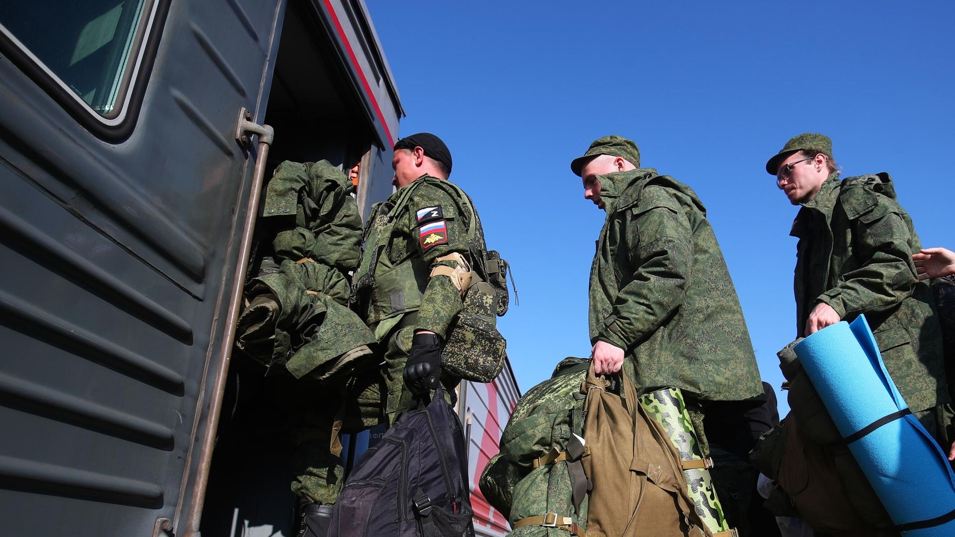 Мужчины, призванные на военную службу в ходе частичной мобилизации и прошедшие одиночную огневую подготовку на полигоне в Волгоградской области Мужчины, призванные на военную службу в ходе частичной мобилизации и прошедшие одиночную огневую подготовку на полигоне в Волгоградской области - РИА Новости, 1920, 07.10.2022