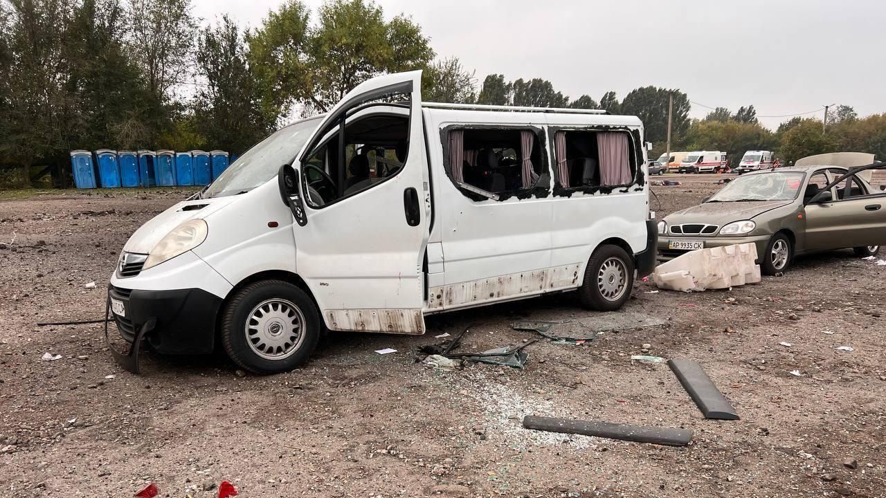 На месте обстрела колонны автомобилей, стоящих на выезде в освобожденную часть Запорожья - РИА Новости, 1920, 30.09.2022