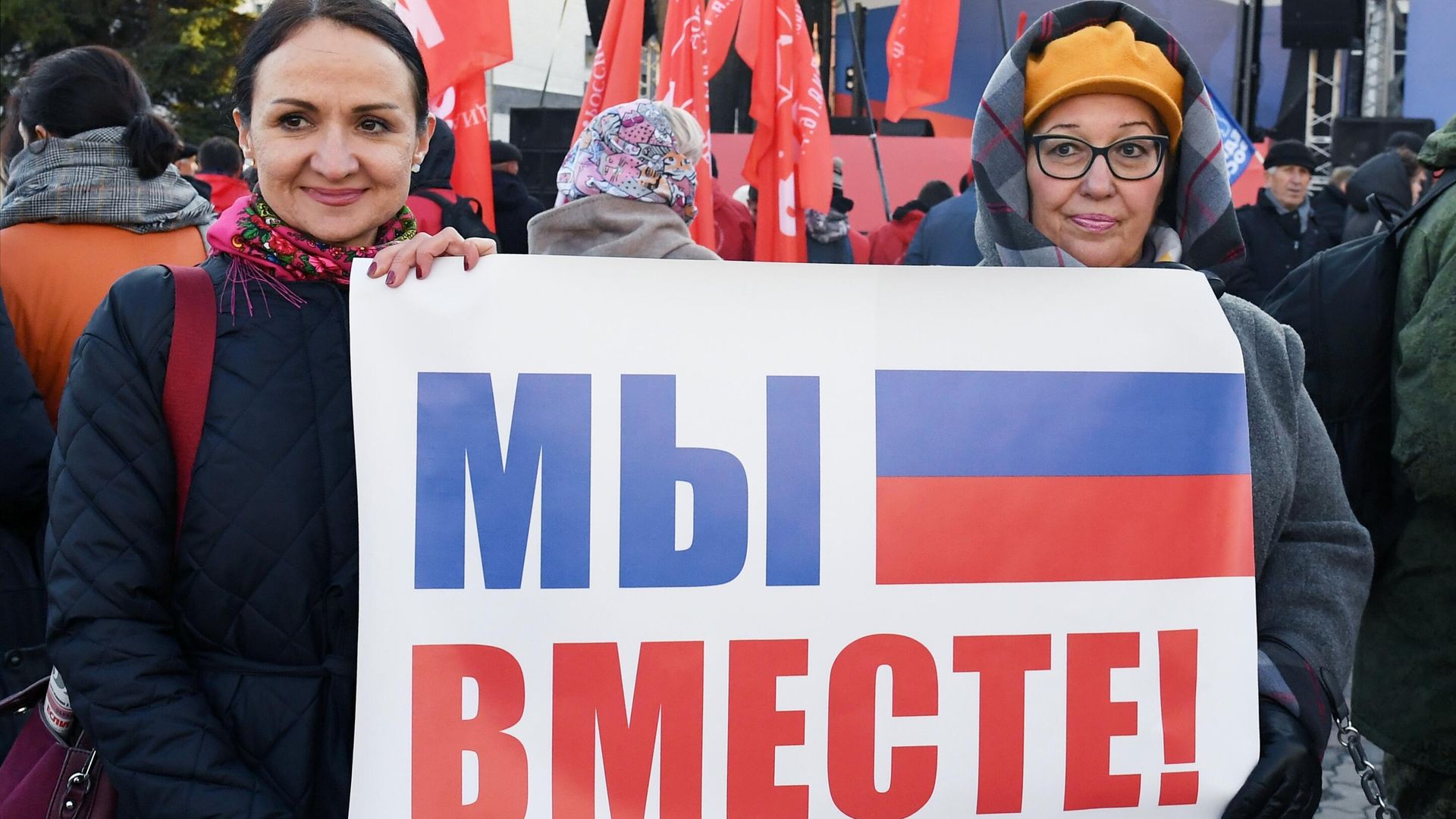 Люди на митинге-концерте Мы вместе в честь вхождения в состав России ДНР, ЛНР, Херсонской и Запорожской областей Люди на митинге-концерте Мы вместе в честь вхождения в состав России ДНР, ЛНР, Херсонской и Запорожской областей - РИА Новости, 1920, 28.09.2023