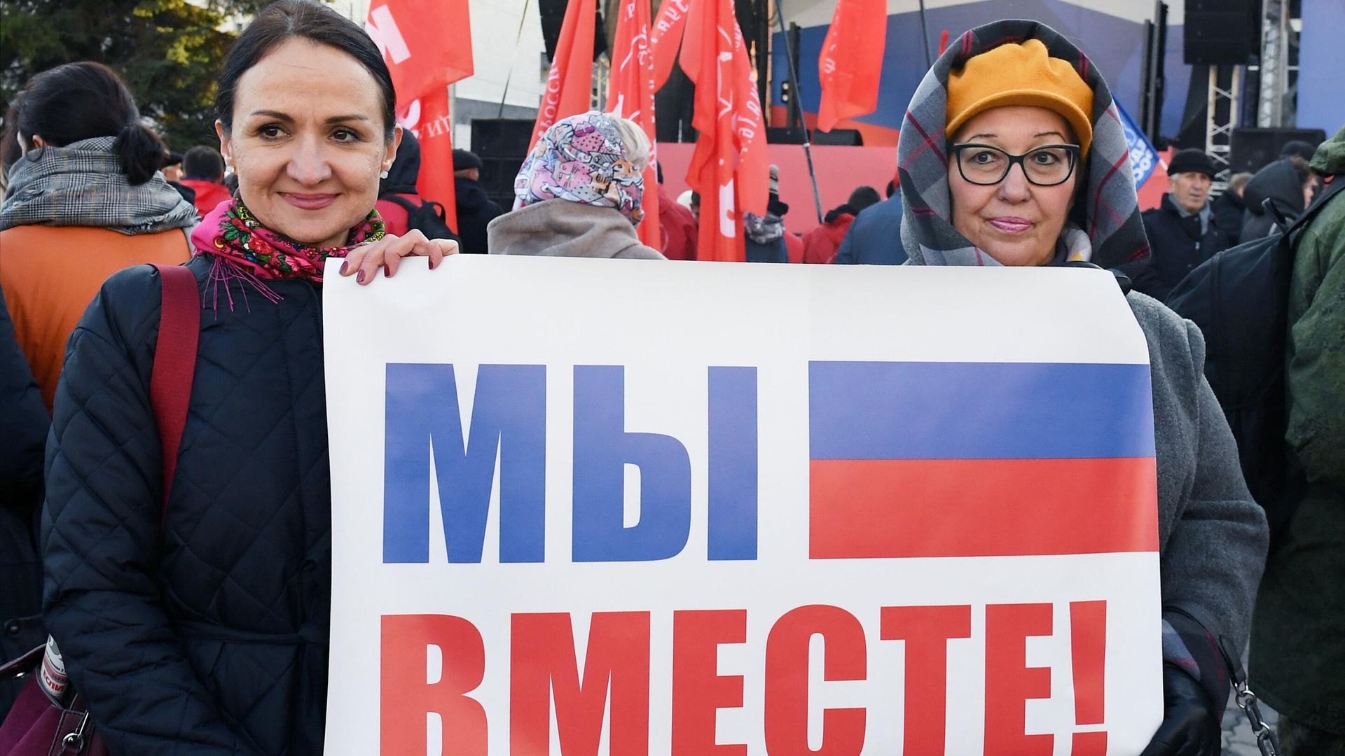 Люди на митинге-концерте Мы вместе в честь вхождения в состав России ДНР, ЛНР, Херсонской и Запорожской областей Люди на митинге-концерте Мы вместе в честь вхождения в состав России ДНР, ЛНР, Херсонской и Запорожской областей - РИА Новости, 1920, 28.09.2023