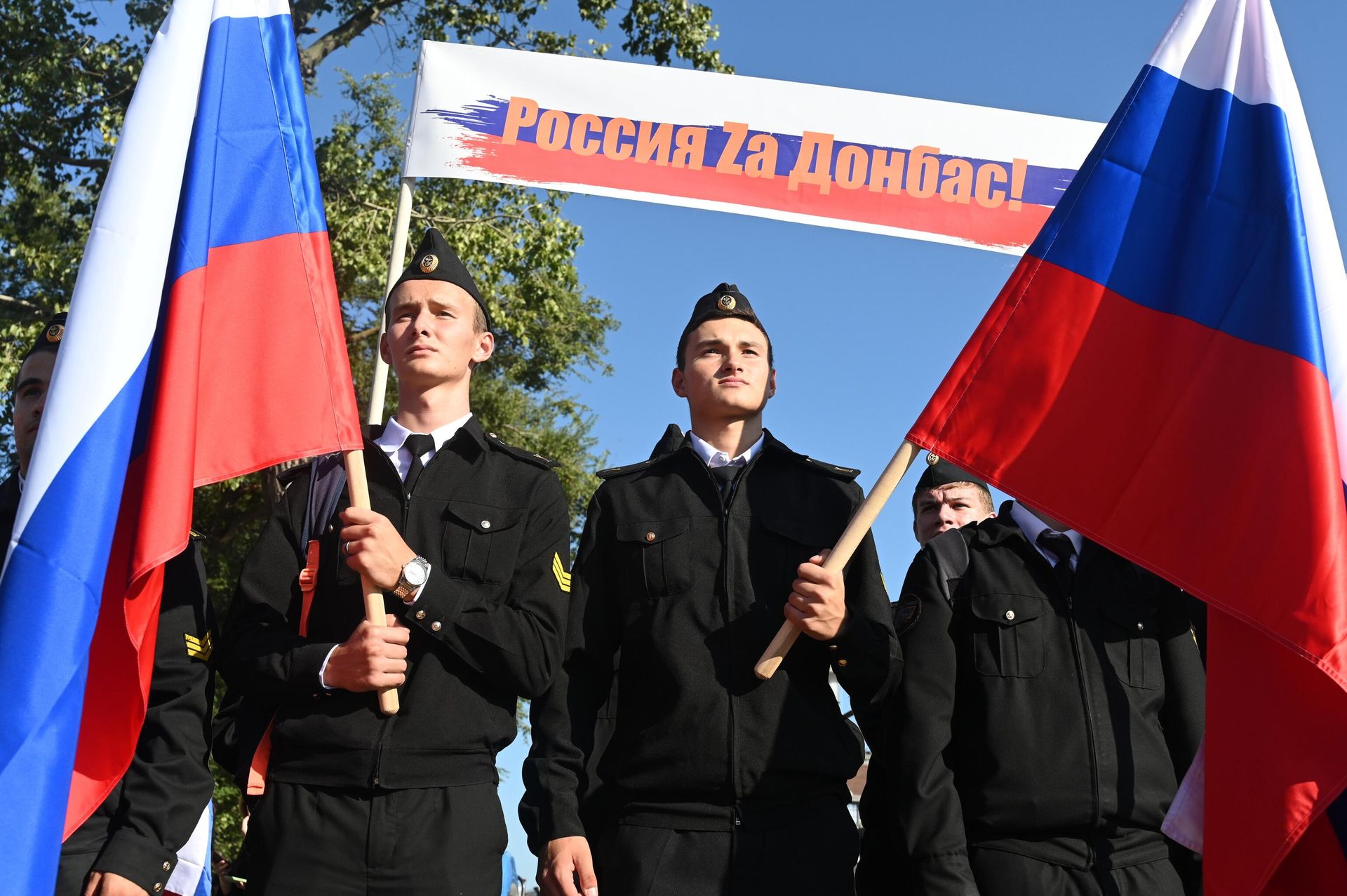 Люди на митинге-концерте в честь вхождения в состав России ДНР, ЛНР, Херсонской и Запорожской областей в Ростове-на-Дону Люди на митинге-концерте в честь вхождения в состав России ДНР, ЛНР, Херсонской и Запорожской областей в Ростове-на-Дону - РИА Новости, 1920, 06.07.2023