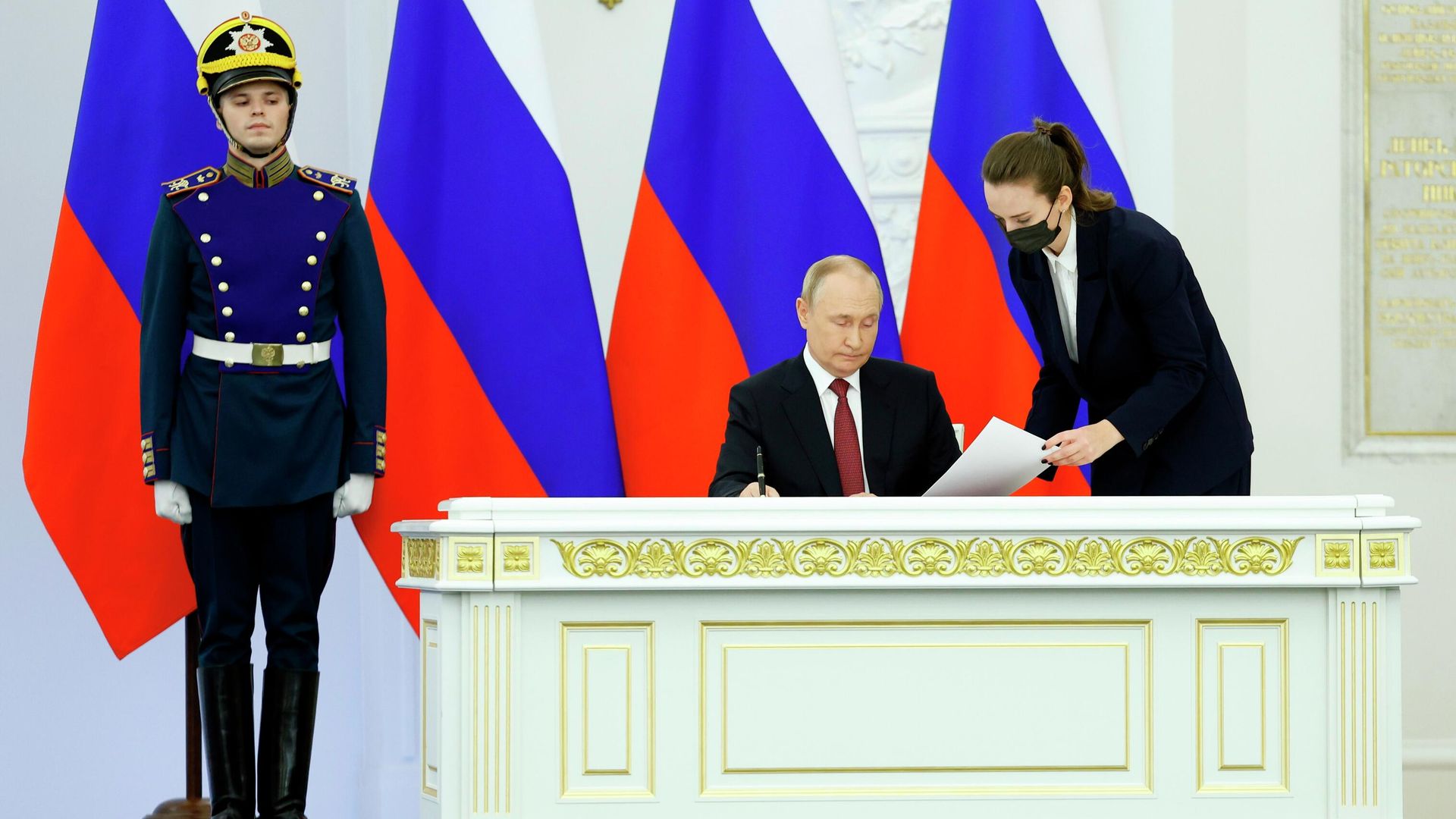 Президент России Владимир Путин на церемонии подписания договоров о вхождении в Российскую Федерацию Донецкой и Луганской народных республик, Запорожской и Херсонской областей в Кремле Президент России Владимир Путин на церемонии подписания договоров о вхождении в Российскую Федерацию Донецкой и Луганской народных республик, Запорожской и Херсонской областей в Кремле - РИА Новости, 1920, 03.10.2022
