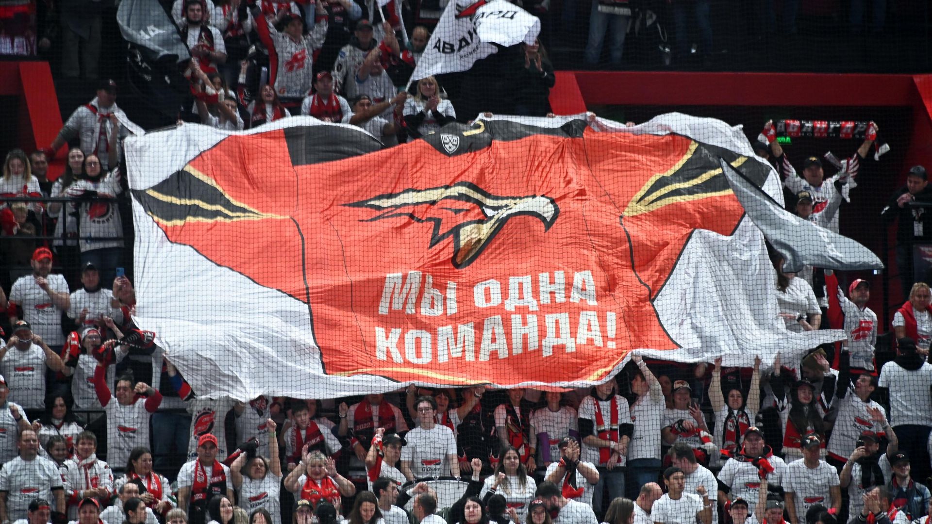 Перформанс болельщиков Авангарда на матче КХЛ на церемонии открытия новой домашней арены клуба в Омске Перформанс болельщиков Авангарда на матче КХЛ на церемонии открытия новой домашней арены клуба в Омске - РИА Новости, 1920, 01.10.2022