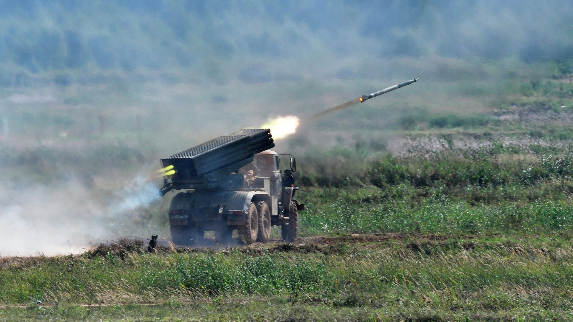 Боевая машина реактивной системы залпового огня (РСЗО) Торнадо-Г Боевая машина реактивной системы залпового огня (РСЗО) Торнадо-Г - РИА Новости, 1920, 03.10.2022