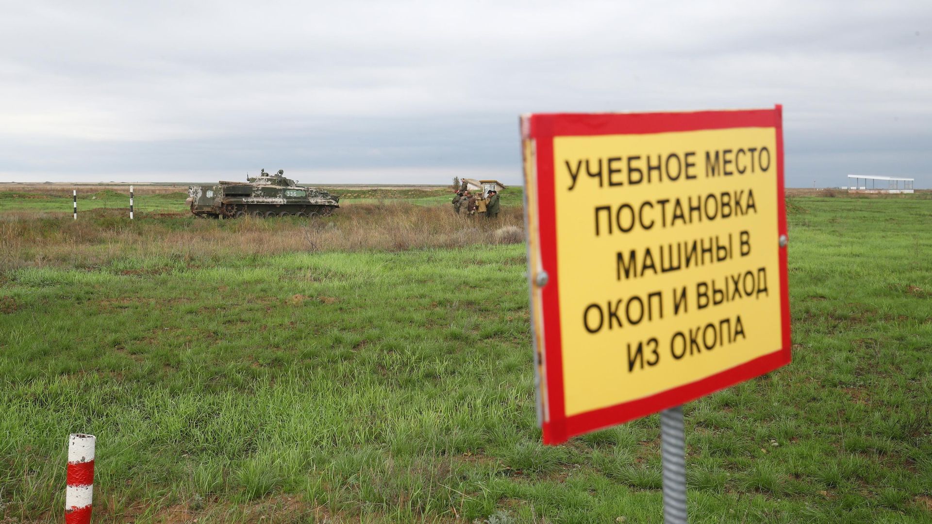 Военнослужащие из числа мобилизованных во время отработки навыков управления БМП-3 на военных сборах Военнослужащие из числа мобилизованных во время отработки навыков управления БМП-3 на военных сборах - РИА Новости, 1920, 08.06.2023
