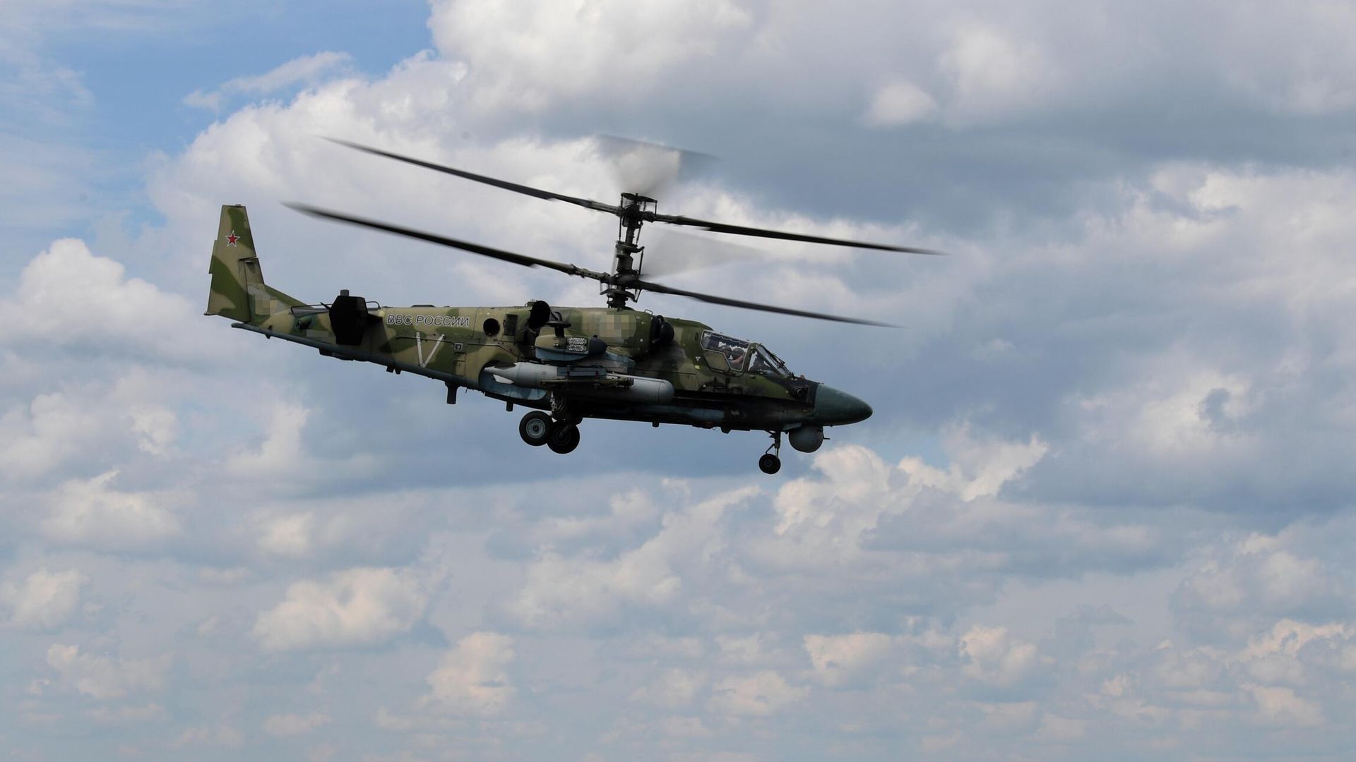 Ударные вертолеты Ка-52 ВКС России на аэродроме базирования в зоне проведения специальной военной операции на Украине - РИА Новости, 1920, 03.10.2022