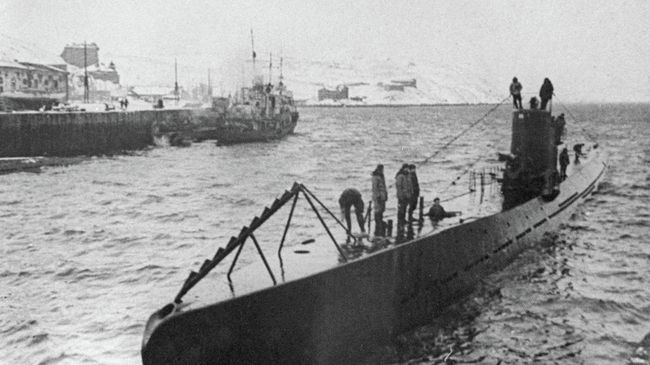 Подводная лодка С-56 у причала города Полярного Подводная лодка С-56 у причала города Полярного