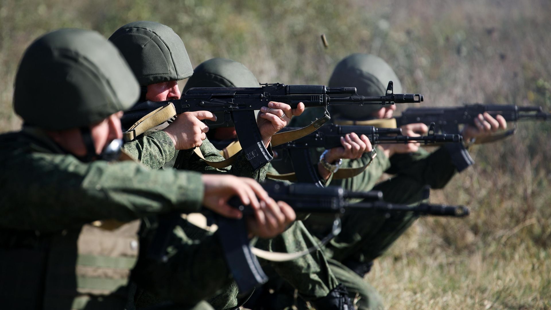 Мужчины, призванные на военную службу в ходе частичной мобилизации Мужчины, призванные на военную службу в ходе частичной мобилизации - РИА Новости, 1920, 04.10.2022