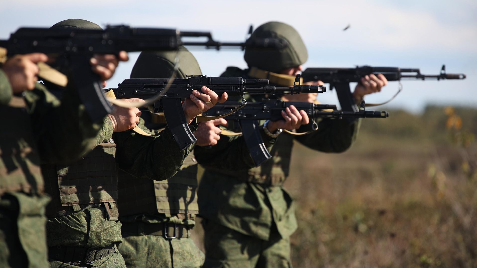 Военная подготовка мобилизованных перед отправкой в войска РФ Военная подготовка мобилизованных перед отправкой в войска РФ - РИА Новости, 1920, 05.10.2022