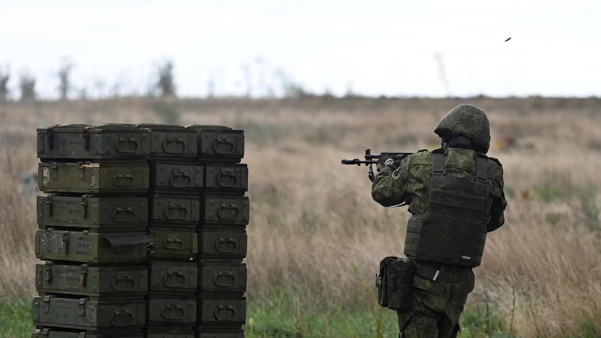 Мужчина, призванный на военную службу в ходе частичной мобилизации Мужчина, призванный на военную службу в ходе частичной мобилизации - РИА Новости, 1920, 06.10.2022