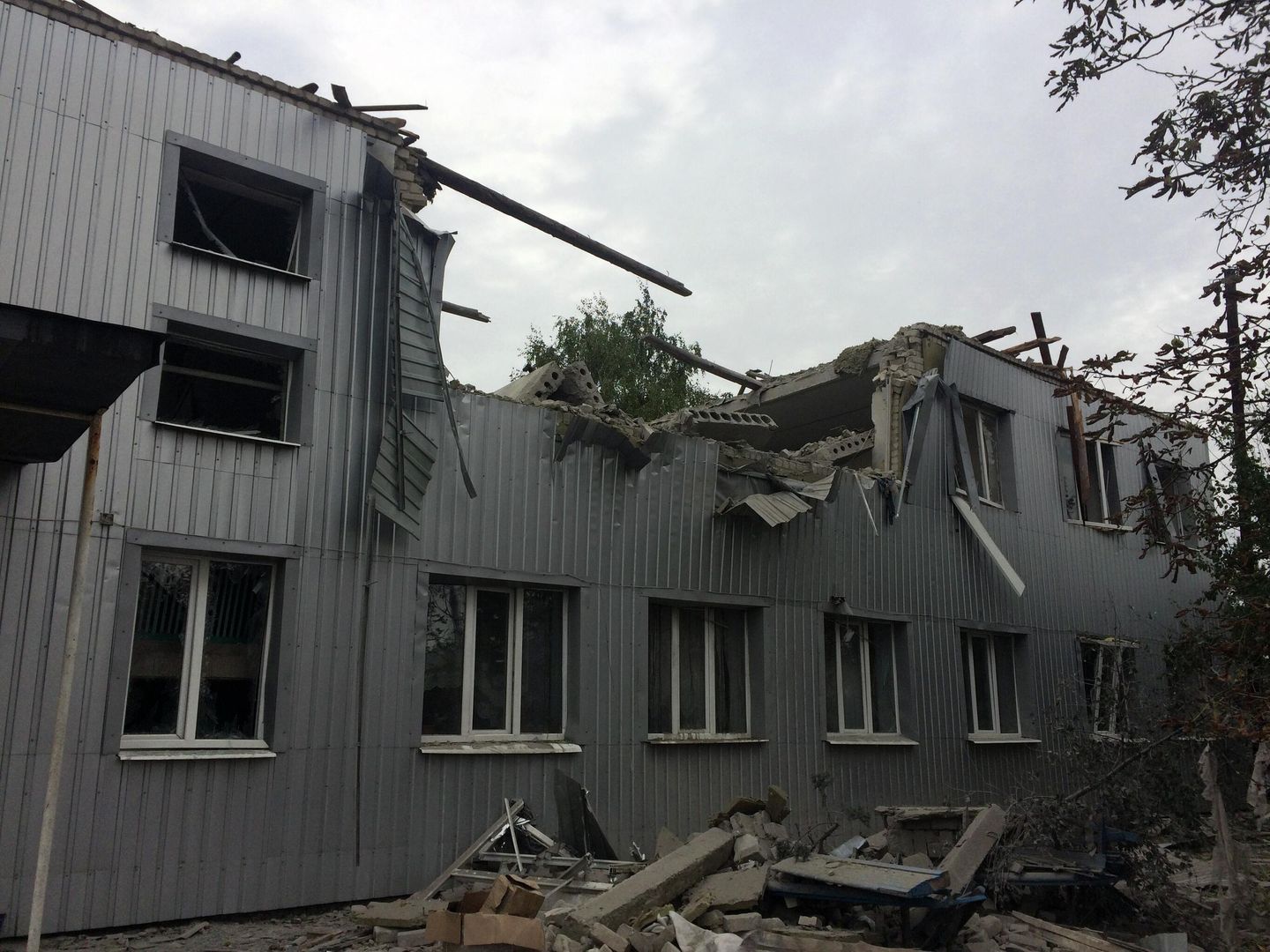 Разрушенное здание больницы в Мостках Разрушенное здание больницы в Мостках