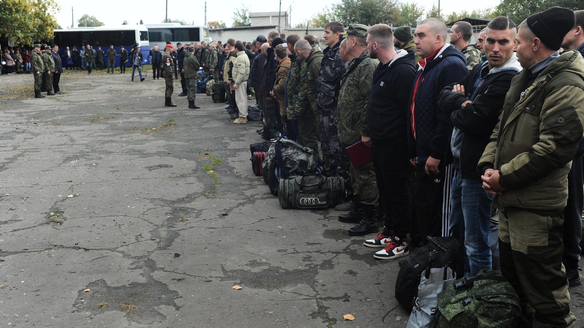 Мужчины, призванные на военную службу Мужчины, призванные на военную службу - РИА Новости, 1920, 14.10.2022