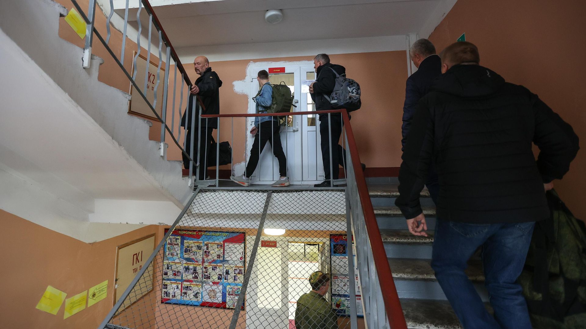 Мужчины, призванные на воинскую службу по частичной мобилизации - РИА Новости, 1920, 12.10.2022