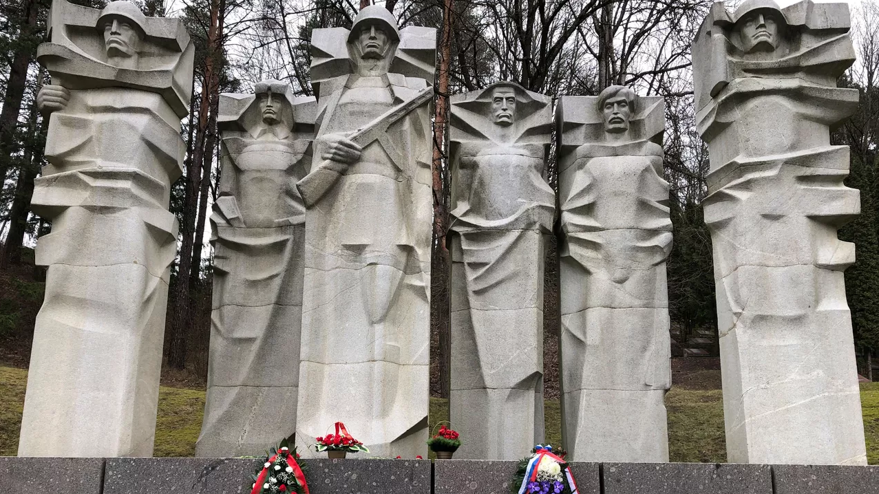 Мемориала советским воинам на Антакальнисском кладбище в Вильнюсе Мемориала советским воинам на Антакальнисском кладбище в Вильнюсе - РИА Новости, 1920, 06.10.2022