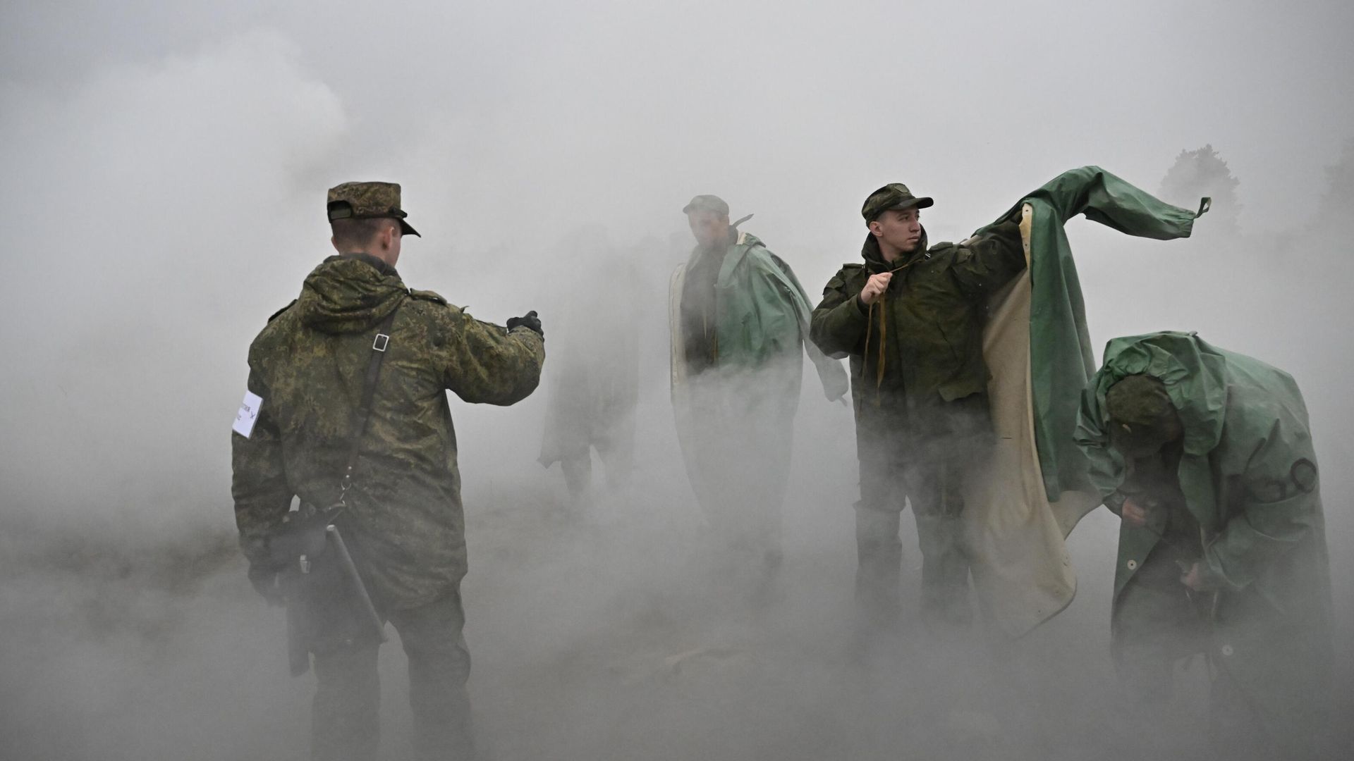 Военнослужащие из числа мобилизованных проходят обучение на военных сборах Военнослужащие из числа мобилизованных проходят обучение на военных сборах - РИА Новости, 1920, 15.10.2022